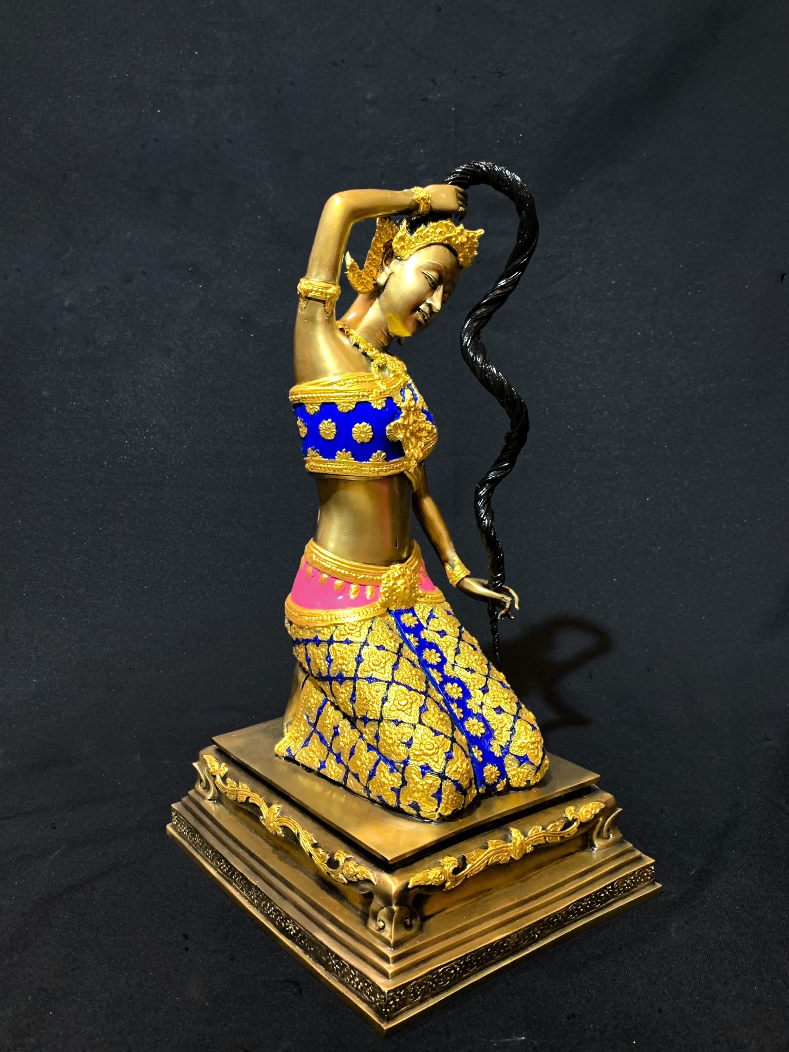 พระแม่ธรณีบีบมวยผม หน้าตัก 9 นิ้ว