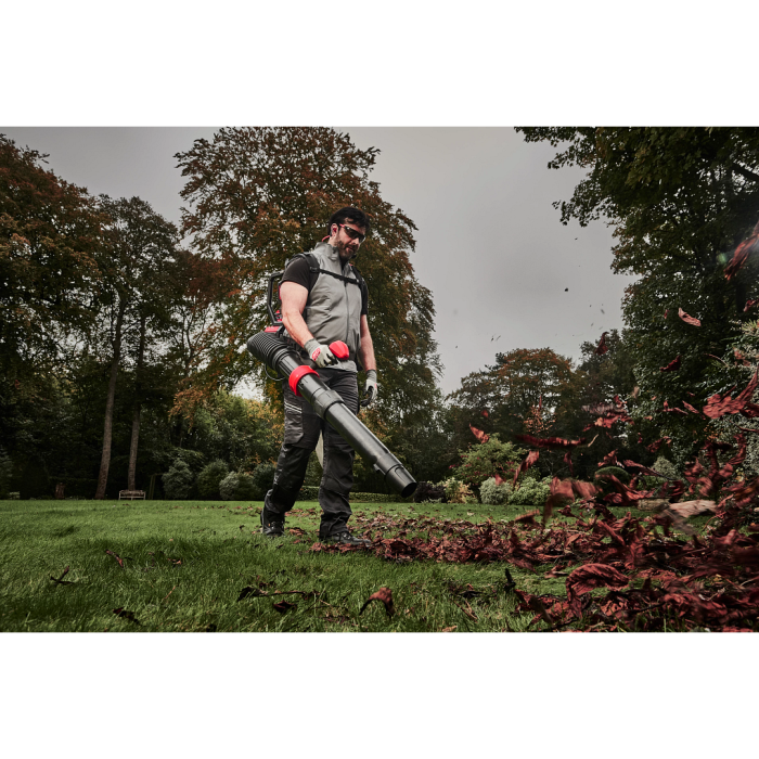 MILWAUKEE M18 F2BPB-0 เครื่องเป่าใบไม้สะพายหลัง ระบบแบตเตอรี่คู่ พร้อมเครื่องชาร์จและแบตเตอรี่ 18V@5.0AH x 2 ก้อน