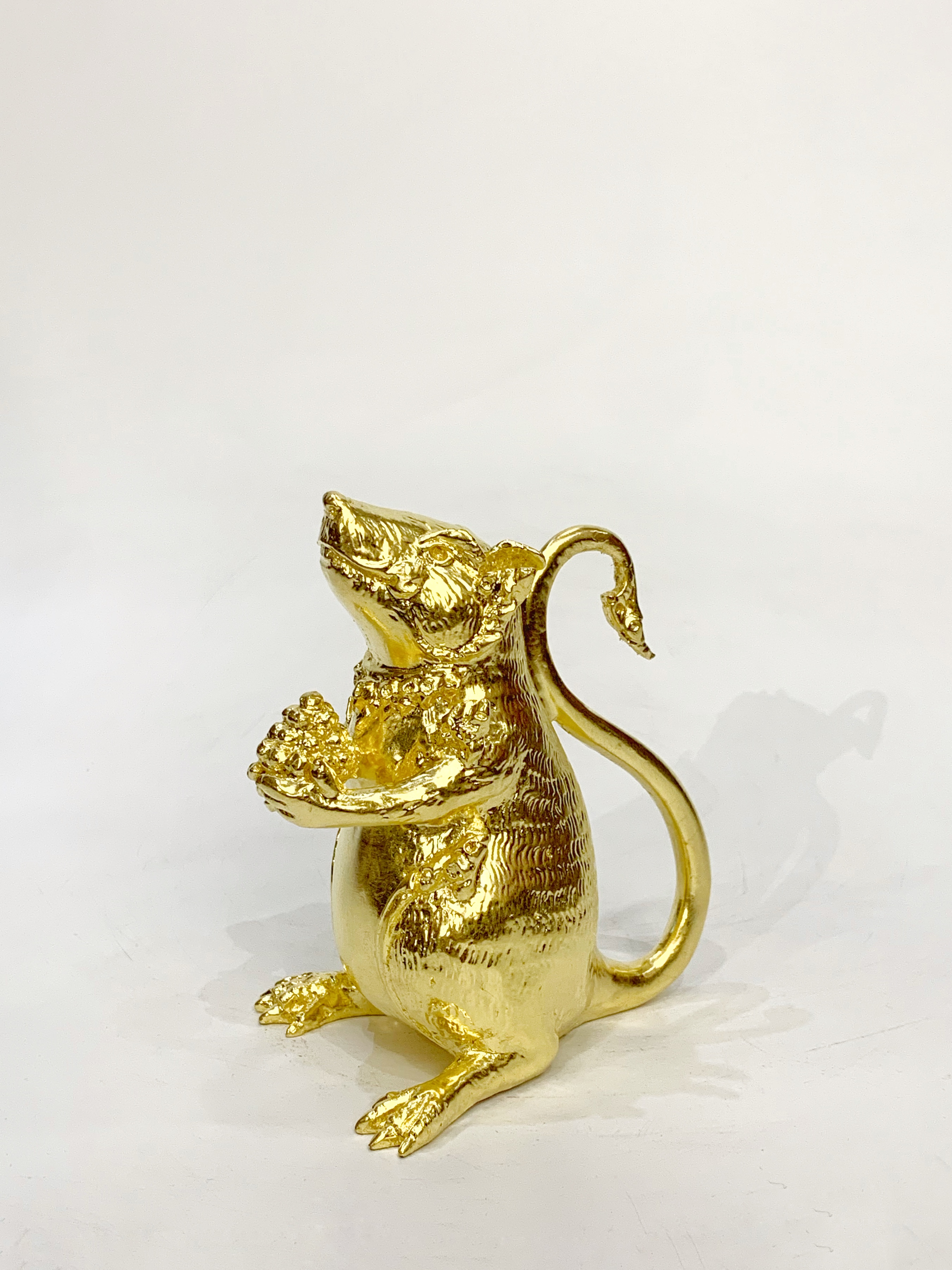 หนูมุสิกะ (ถือขนม)