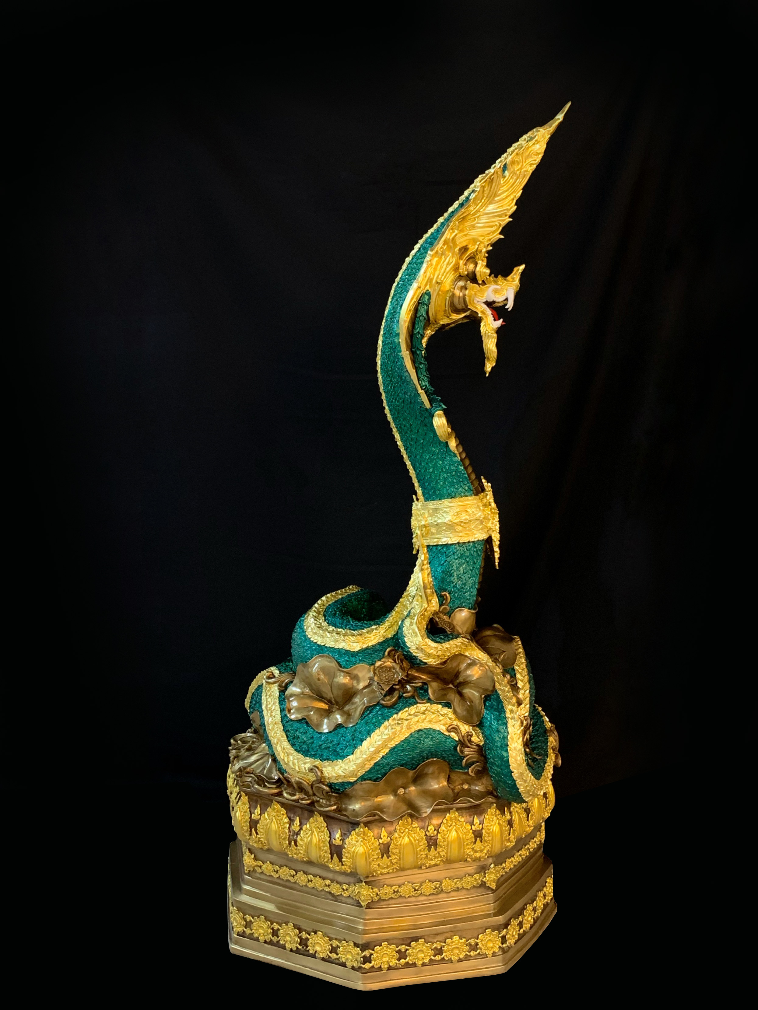 พญานาค สูง 149 cm.