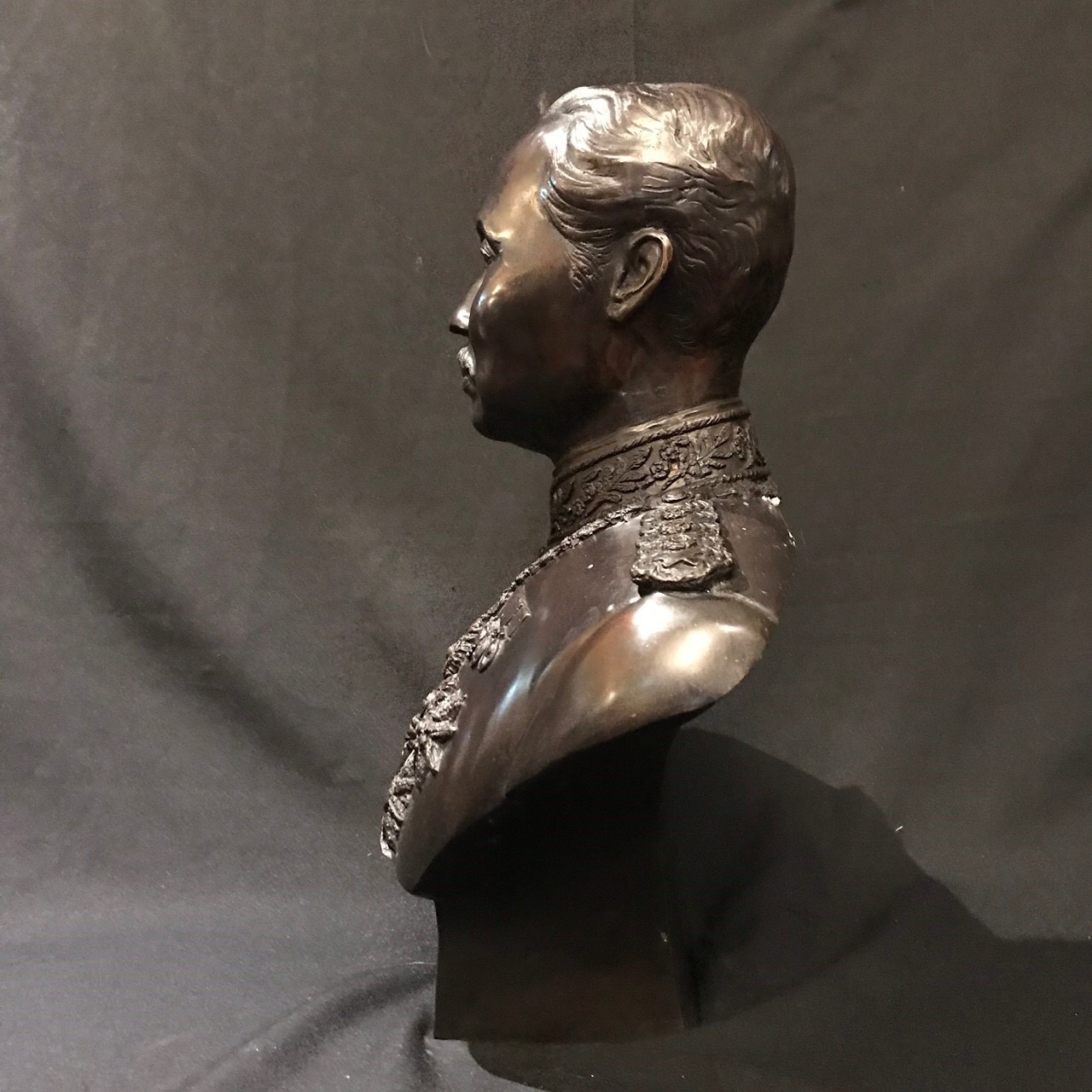 รัชกาลที่ 5 ครึ่งพระองค์ (ขนาดกลาง)