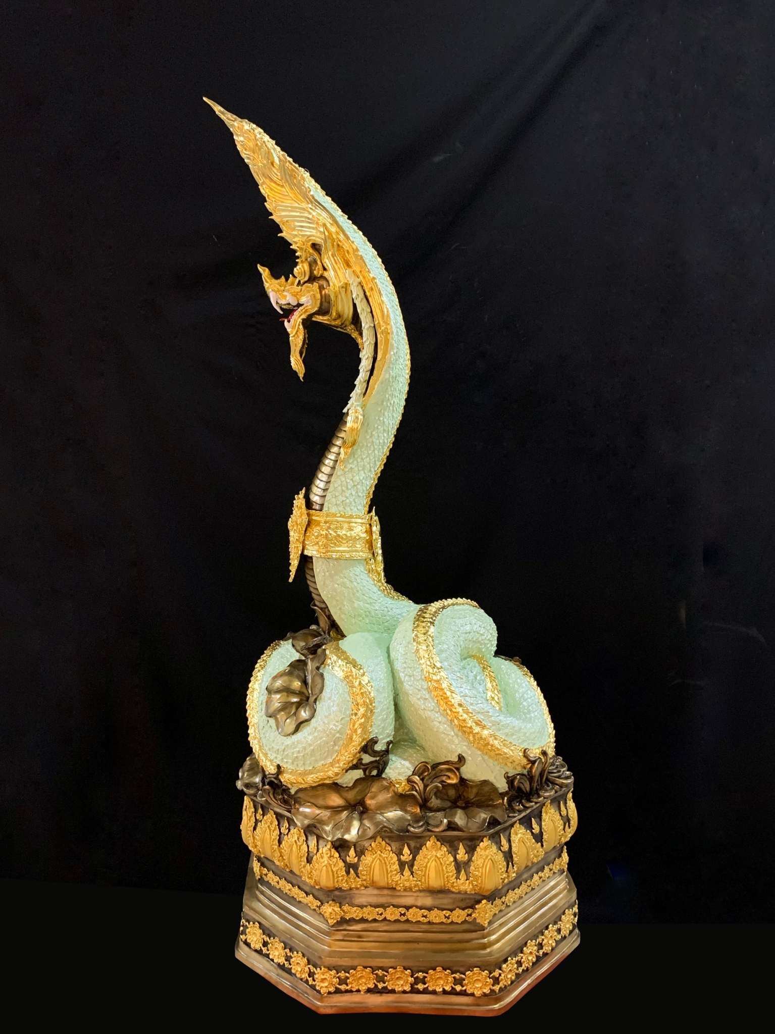 พญานาค สูง 149 cm.