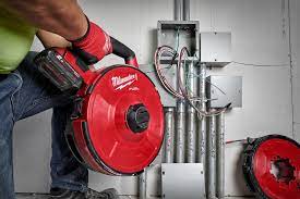 MILWAUKEE M18 FPFT-0 เครื่องร้อยสายไฟไร้สาย 18 โวลต์ (เครื่องเปล่า) พร้อมลวดร้อยสายไฟความยาว 30 เมตร ไม่นำไฟฟ้า
