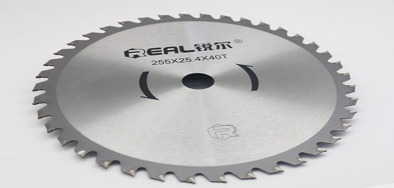 ใบเลื่อยวงเดือนตัดไม้ ใส่เครื่องตัดหญ้า 10 นิ้ว 40 ฟัน ติดเล็บคาร์ไบด์(สีเงิน)
