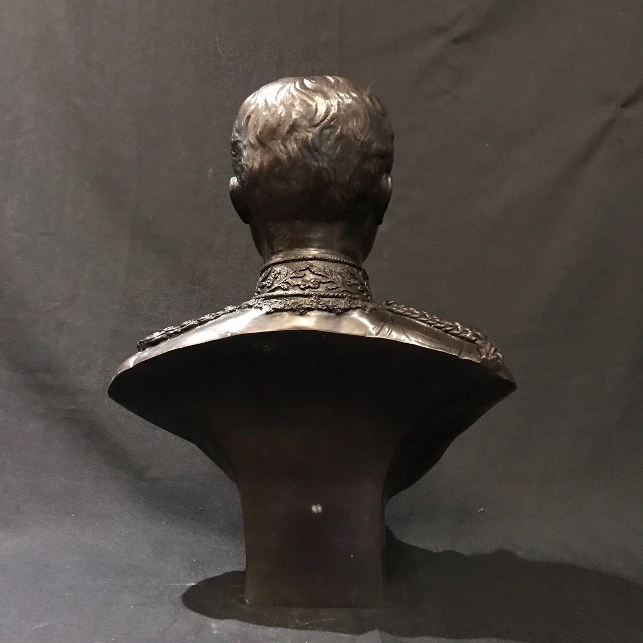 รัชกาลที่ 5 ครึ่งพระองค์ (ขนาดกลาง)