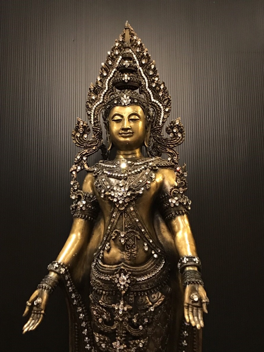 พระพุทธมหาจักรพรรดิ ปางเปิดโลก สูง 32 นิ้ว