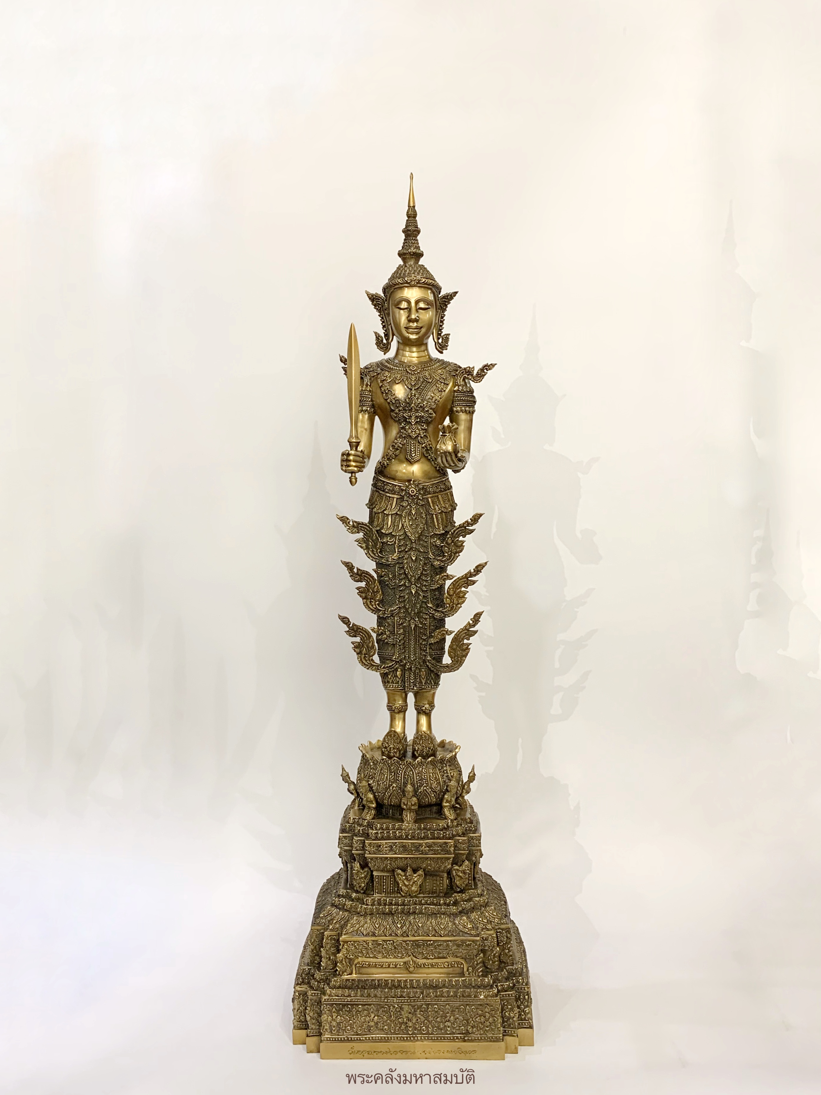 พระคลังมหาสมบัติ ทรงเครื่องจักรพรรดิ์ หน้าตัก 9 นิ้ว