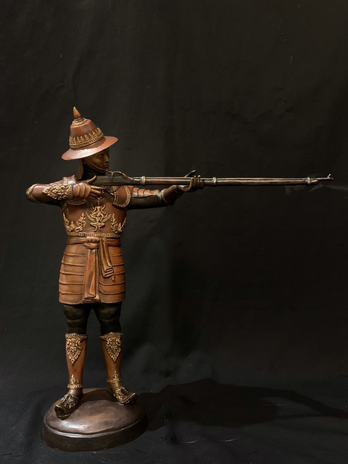 พระนเรศวรมหาราช ทรงพระแสงปืนต้น หน้าตัก 9 นิ้ว