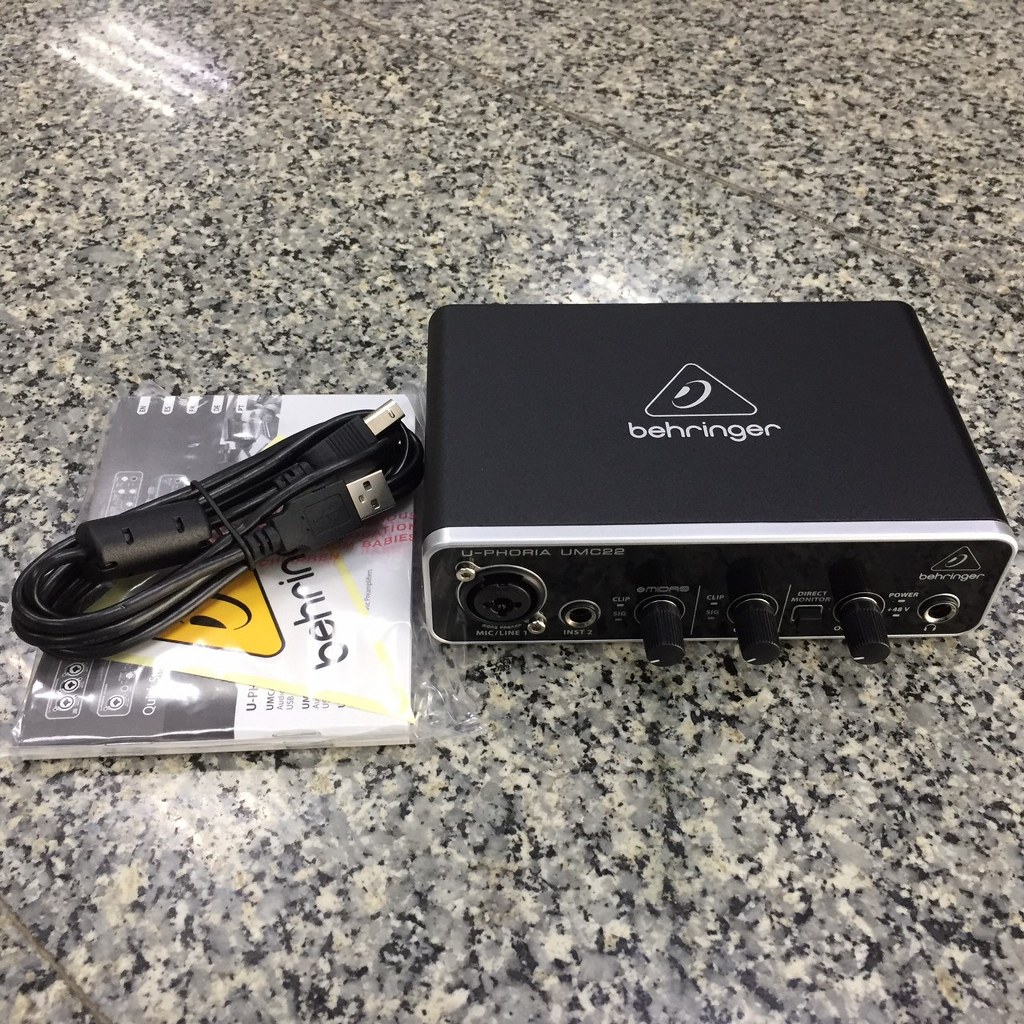 BEHRINGER UMC22