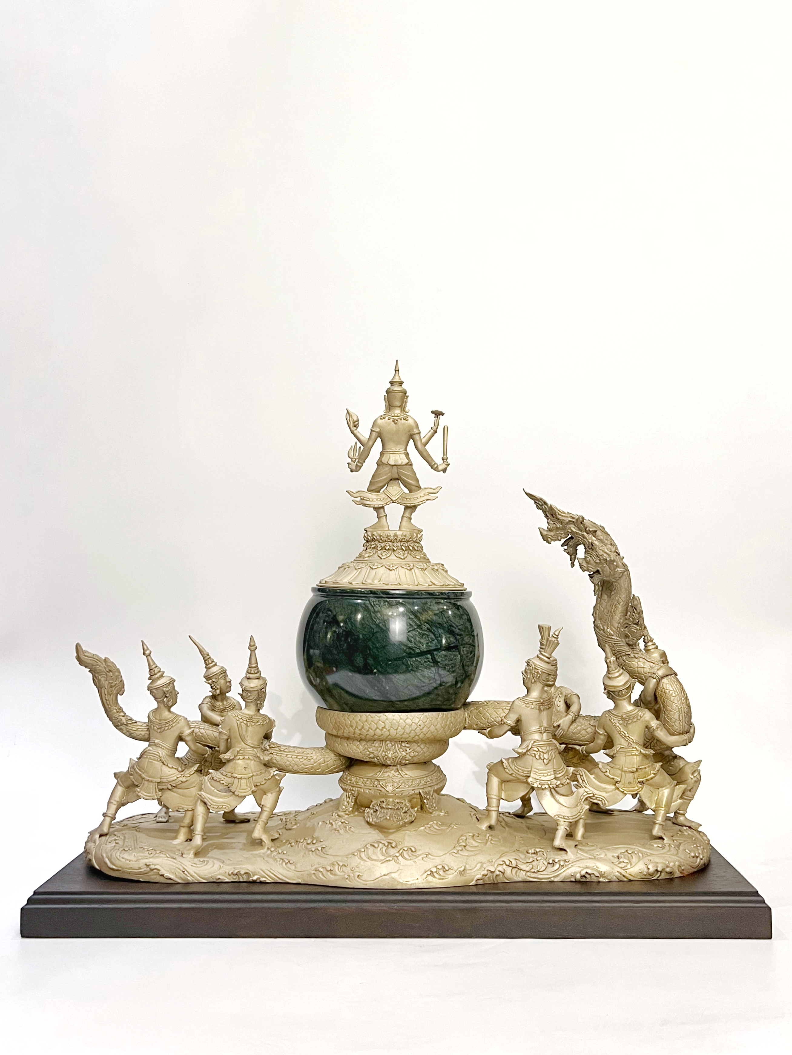 ครอบน้ำอมฤต พระนารายณ์กวนเกษียรสมุทร พร้อมฐานไม้มะค่า