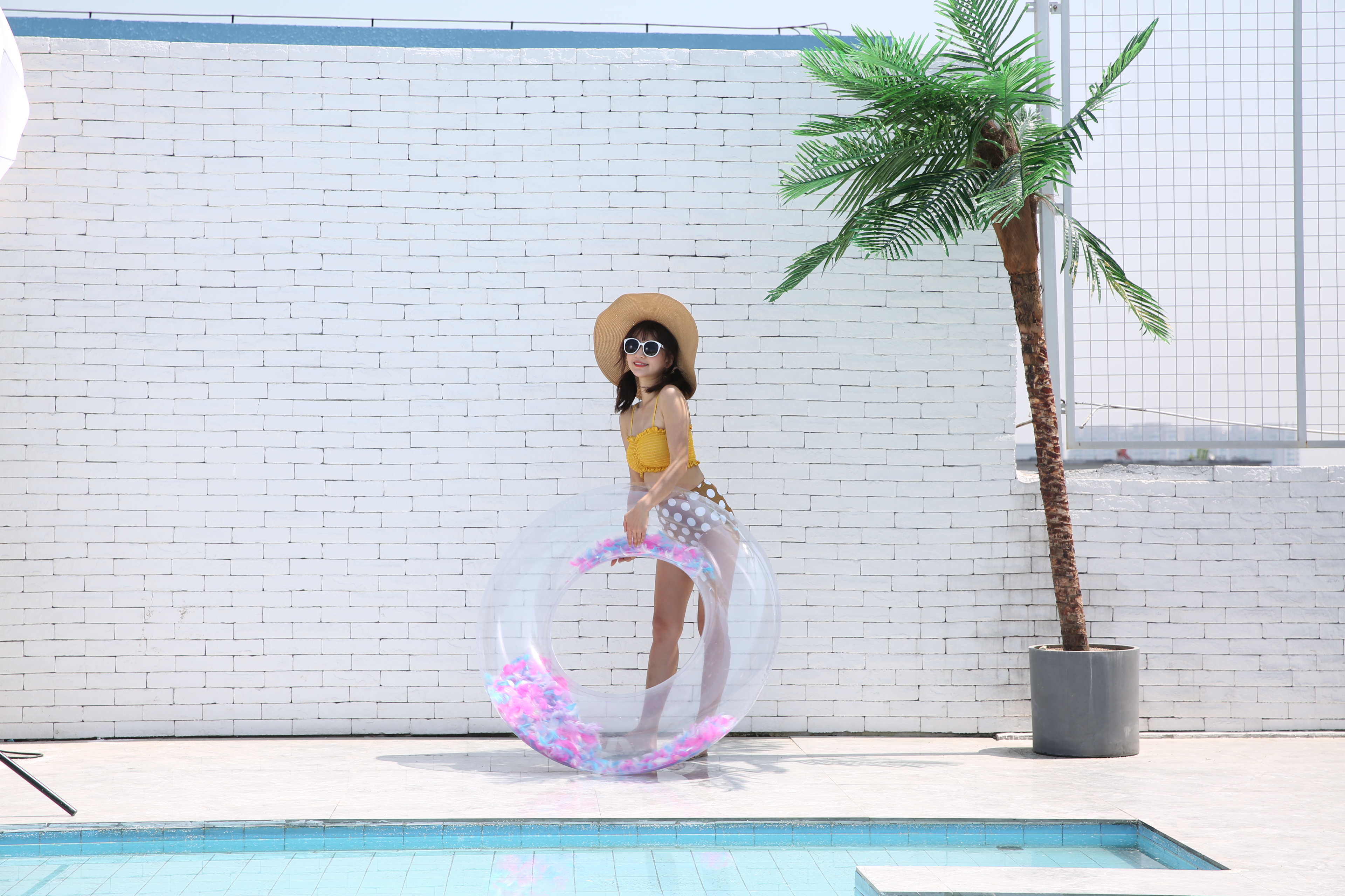 ห่วงยางใส ลายขนนก Inflatable Feathers Translucent Pool Float