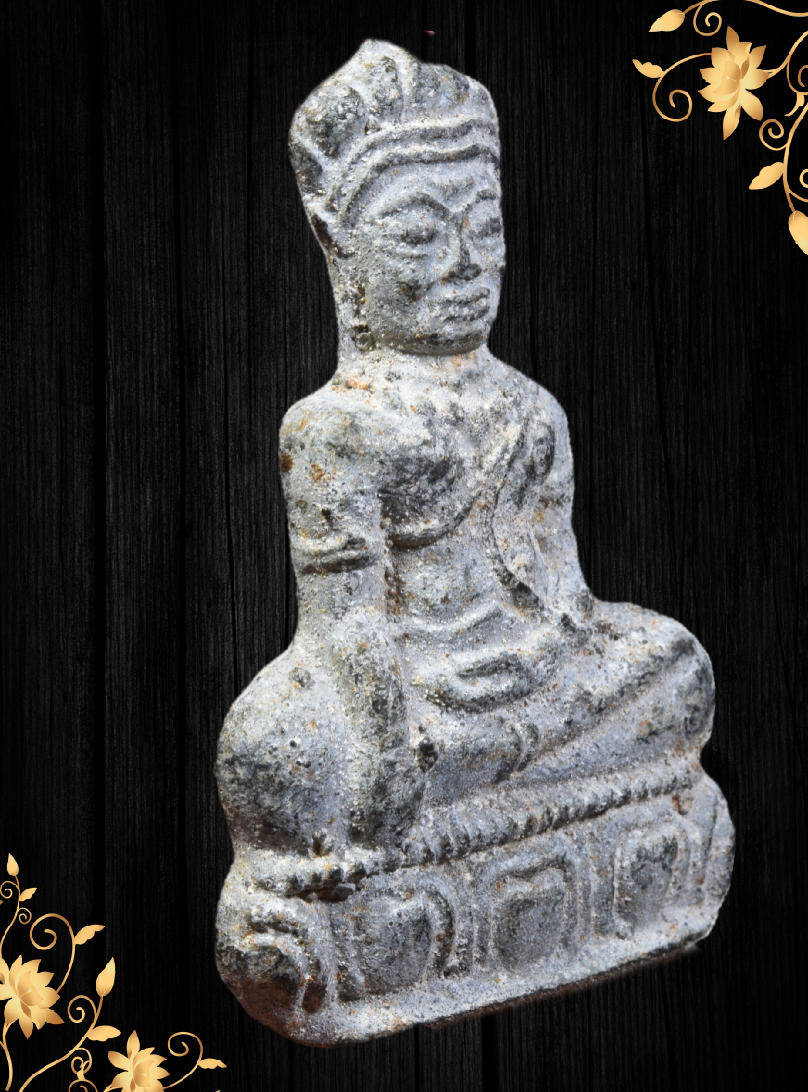 พระร่วงนั่งทรงเครื่อง ฐานบัว