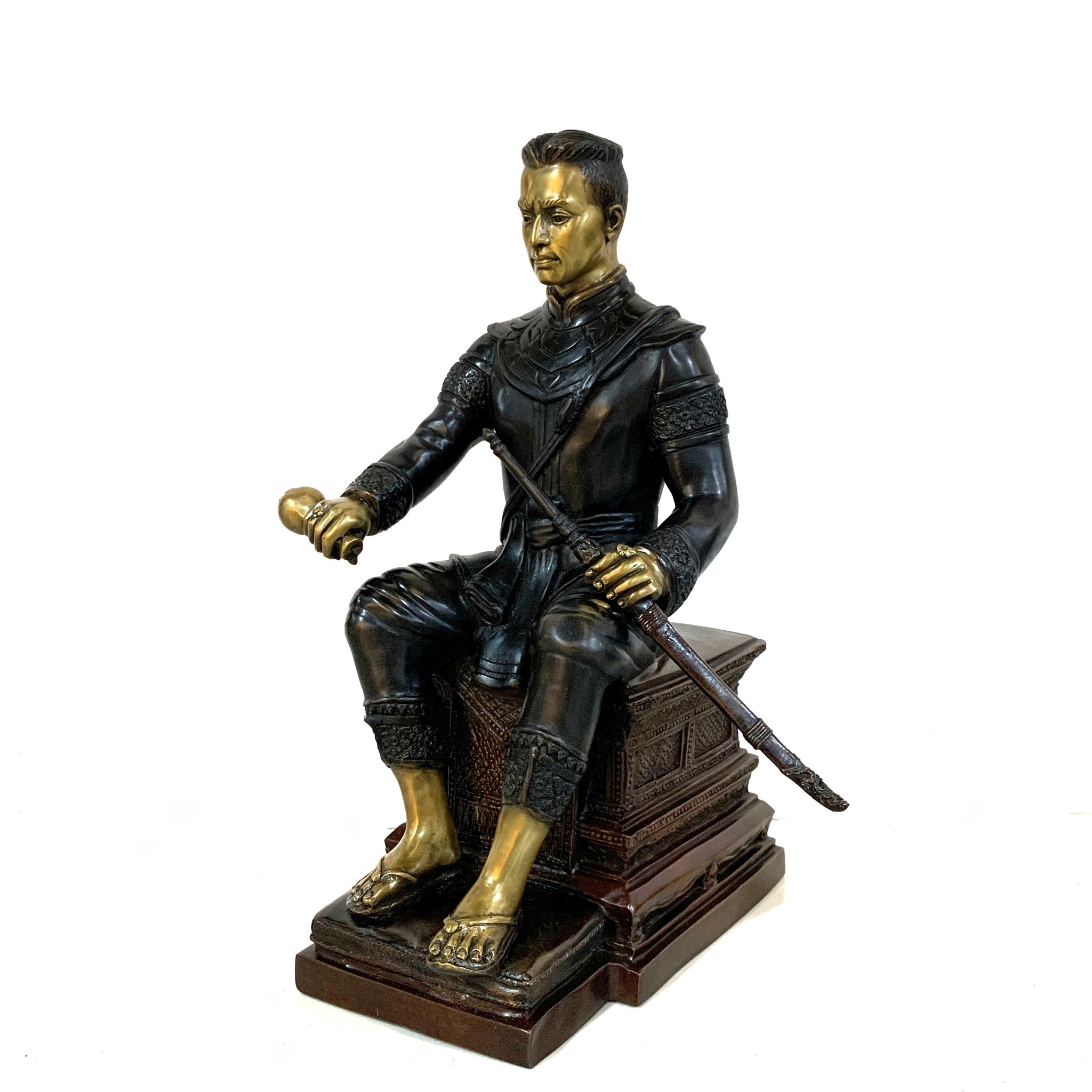 พระนเรศวรมหาราช นั่งบัลลังก์ หลั่งทักษิโณทก หน้าตัก 9 นิ้ว