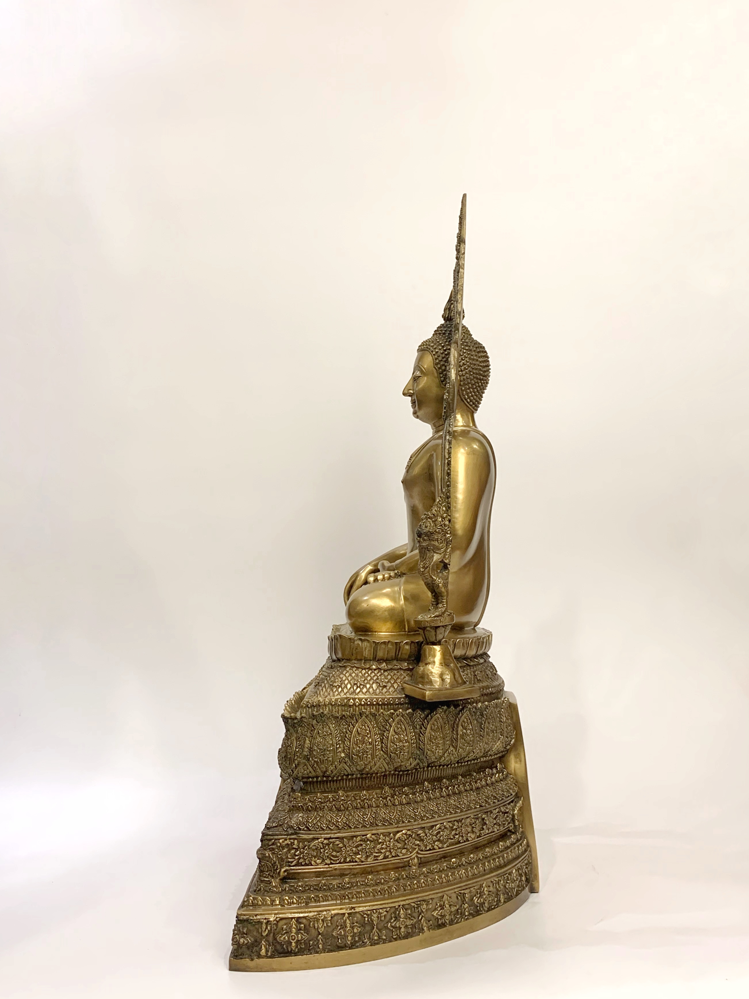 หลวงพ่อเพชร หน้าตัก 9 นิ้ว