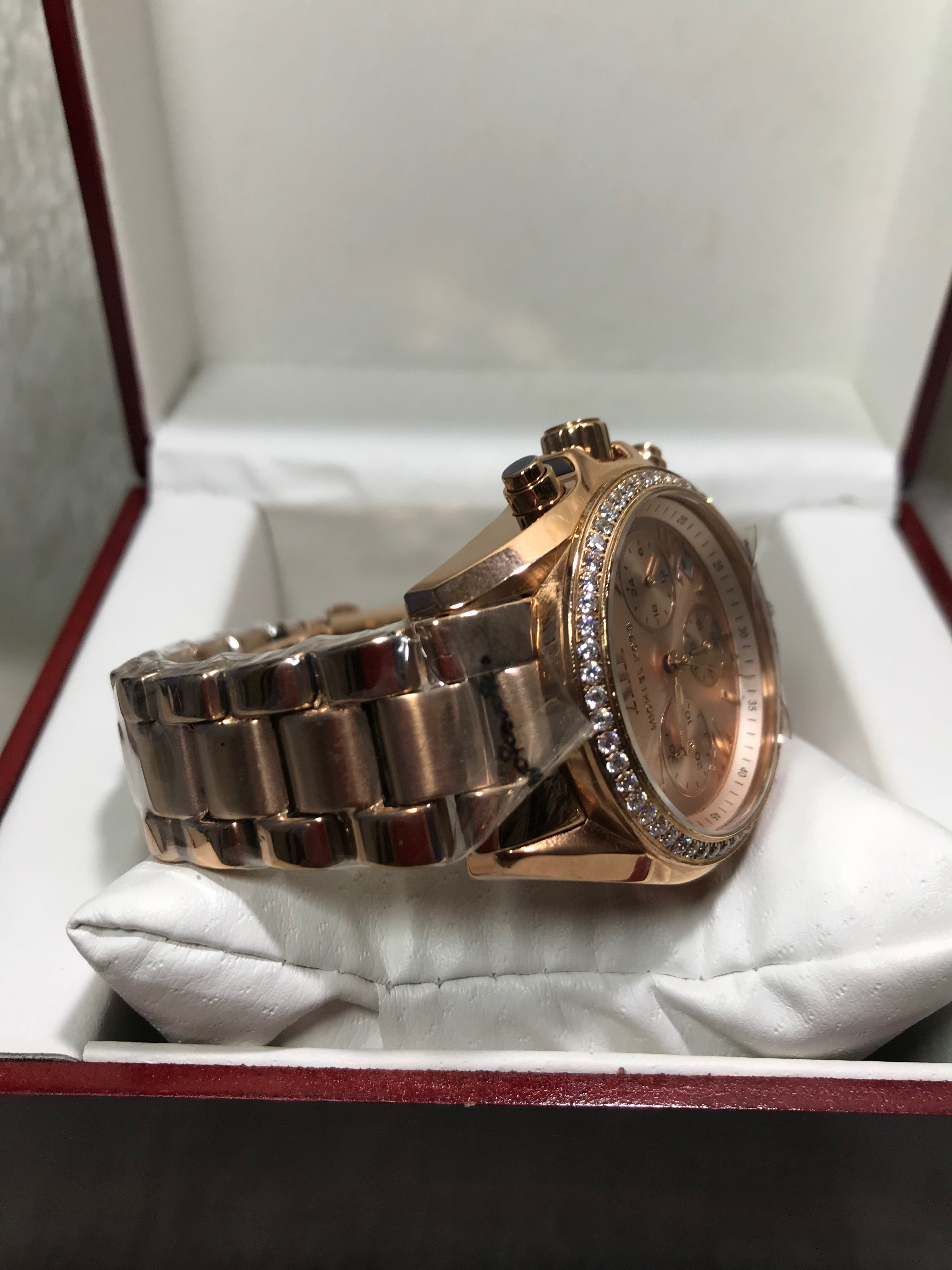 Michael Kors (MK)