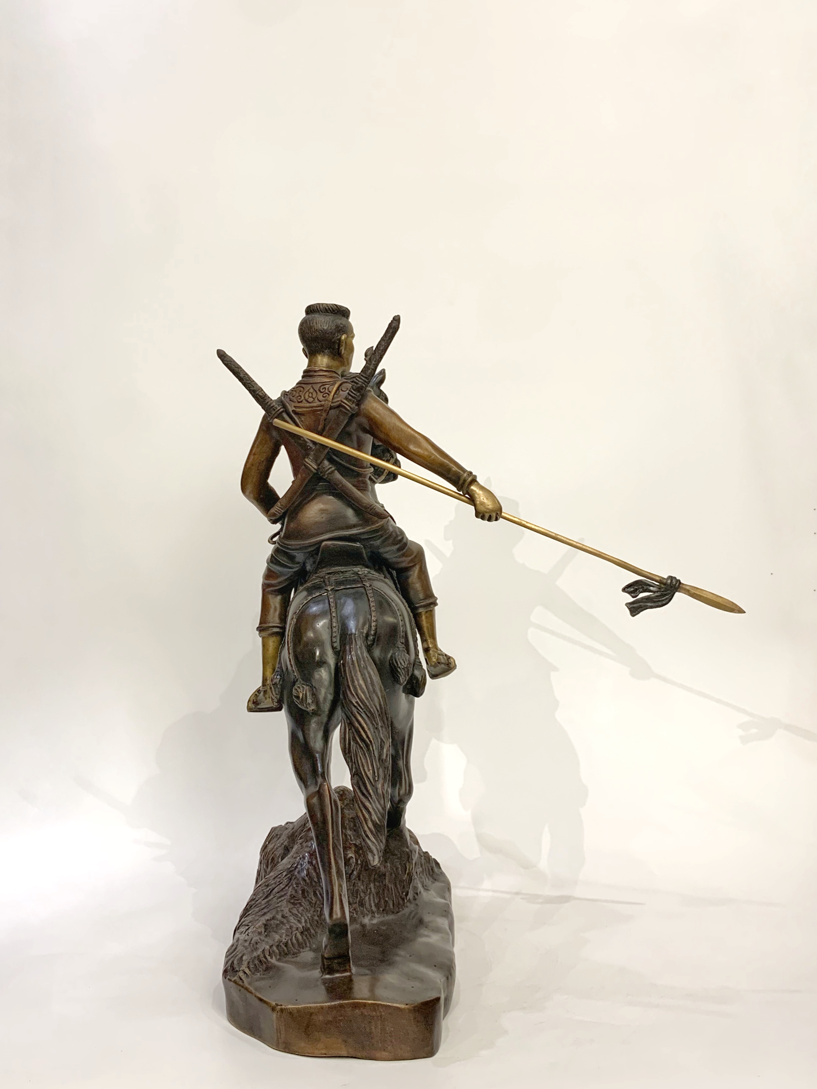 พระนเรศวรมหาราช ปราบไพรี หน้าตัก 9 นิ้ว (ทรงทวน)