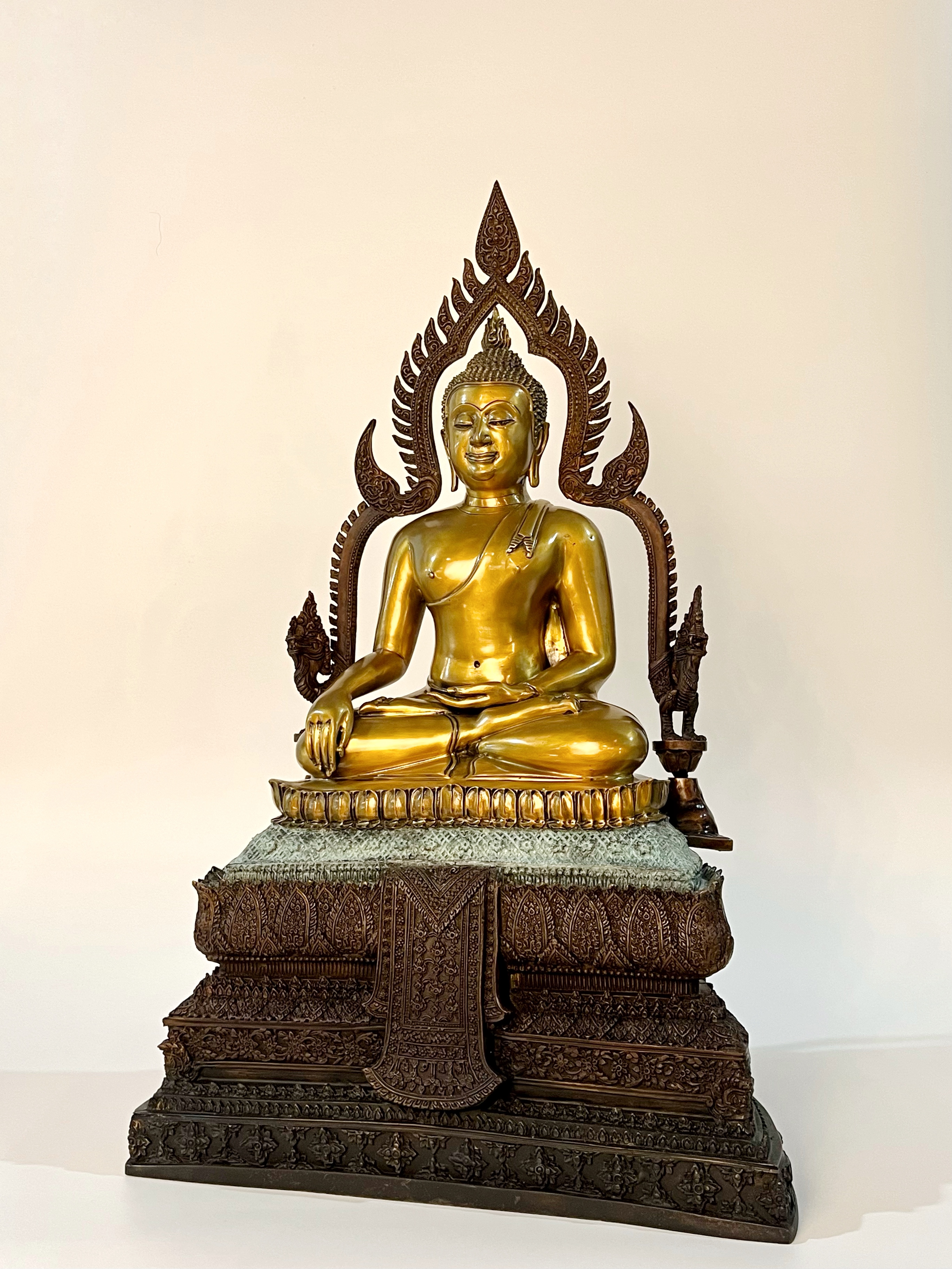 หลวงพ่อเพชร หน้าตัก 9 นิ้ว