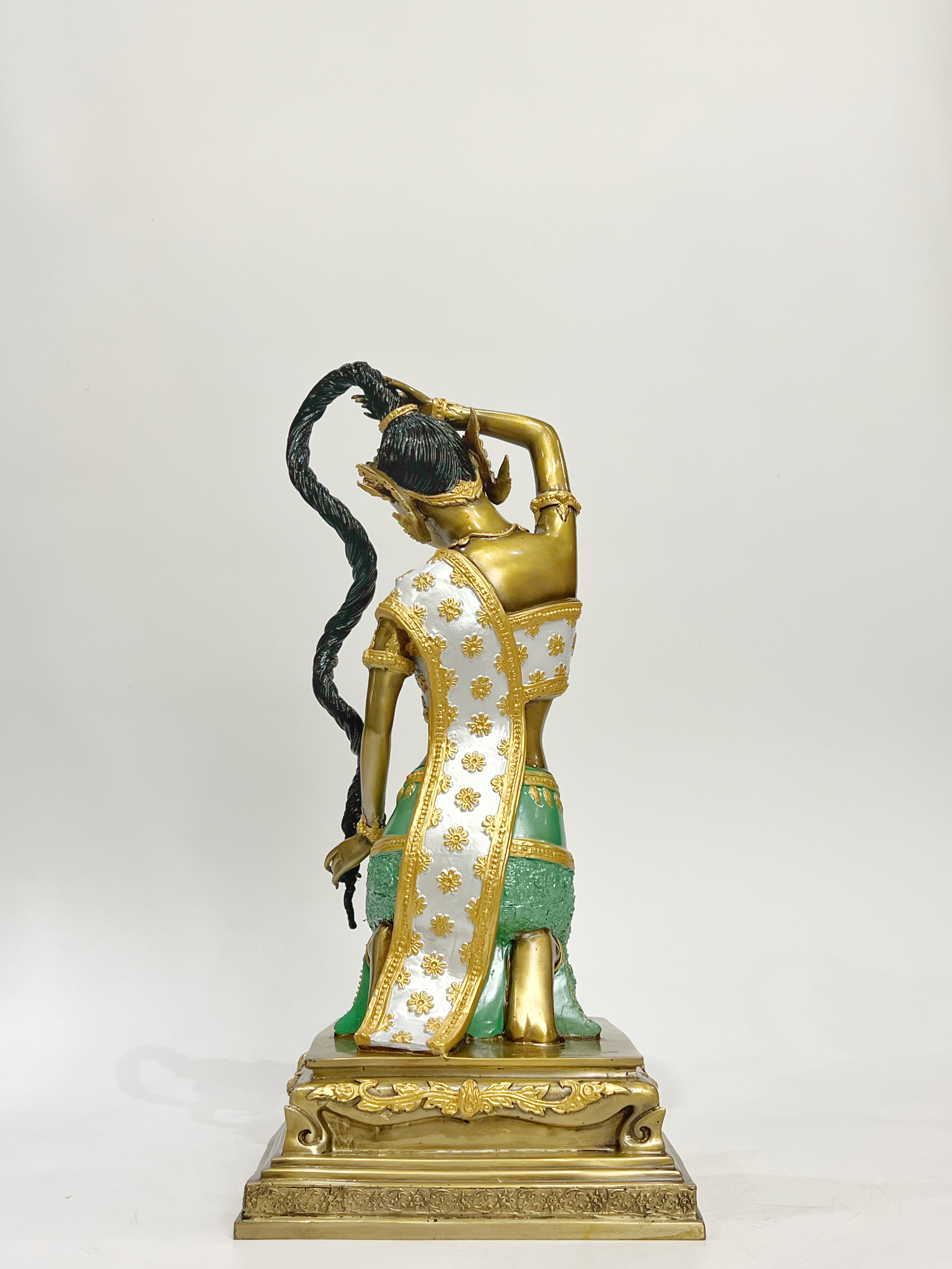 พระแม่ธรณีบีบมวยผม หน้าตัก 9 นิ้ว