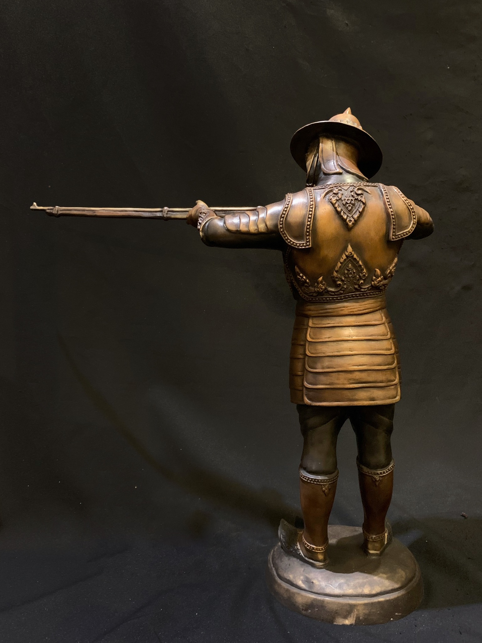 พระนเรศวรมหาราช ทรงพระแสงปืนต้น หน้าตัก 9 นิ้ว