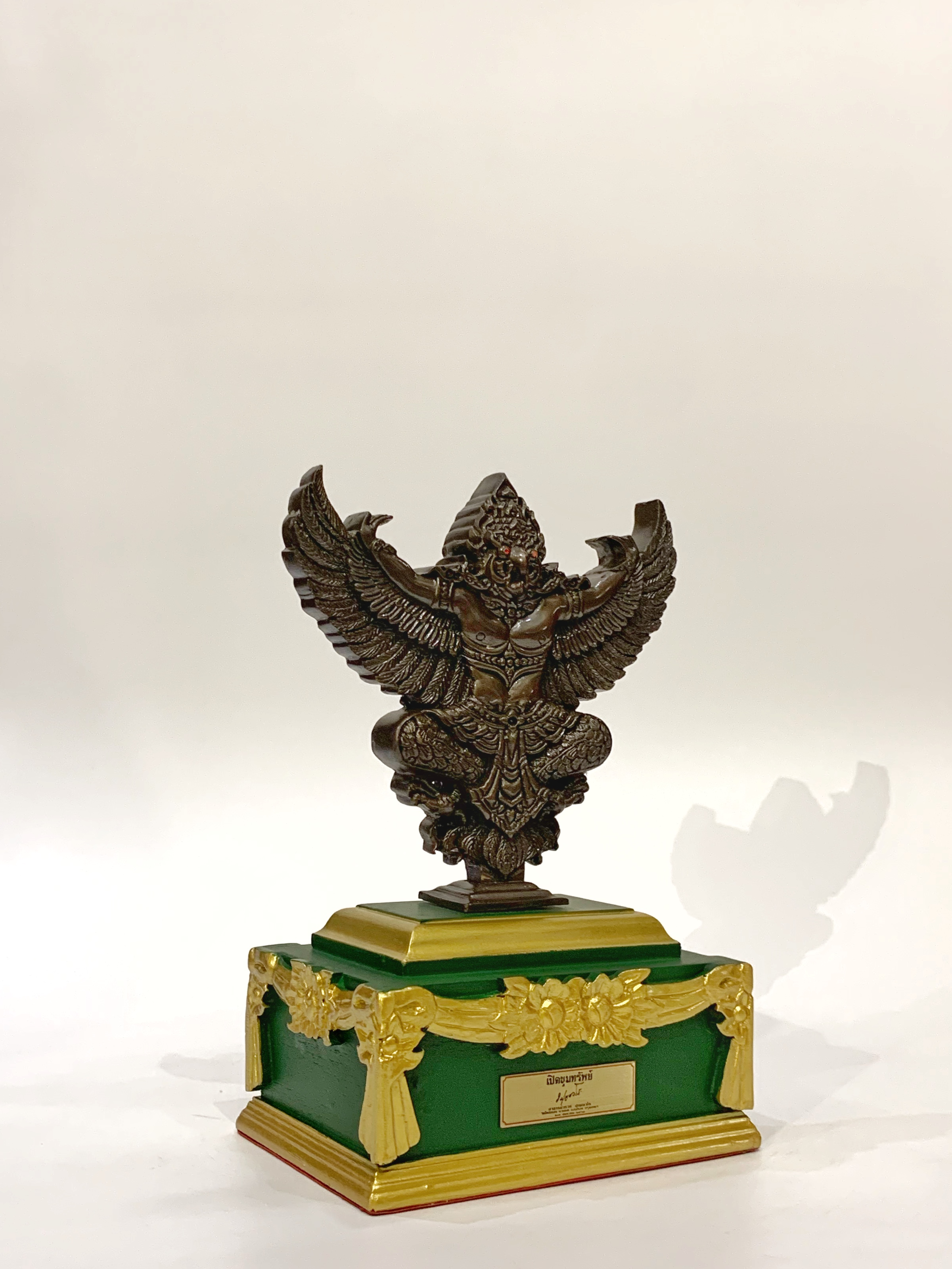 พญาครุฑองค์บูชา รุ่น เปิดขุมทรัพย์