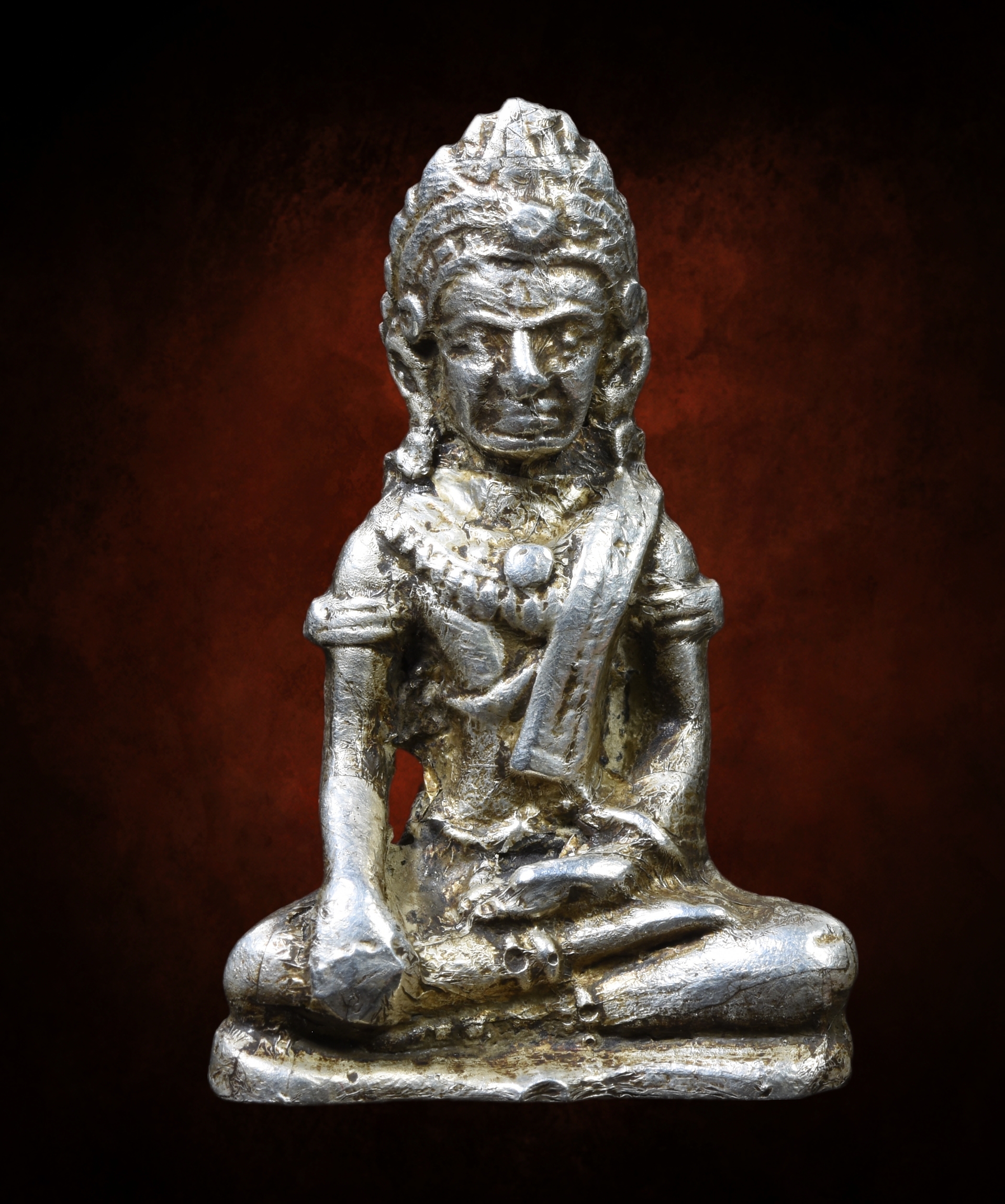 พระร่วงนั่งเทริดขนนก เนื้อว่าน บุเงิน