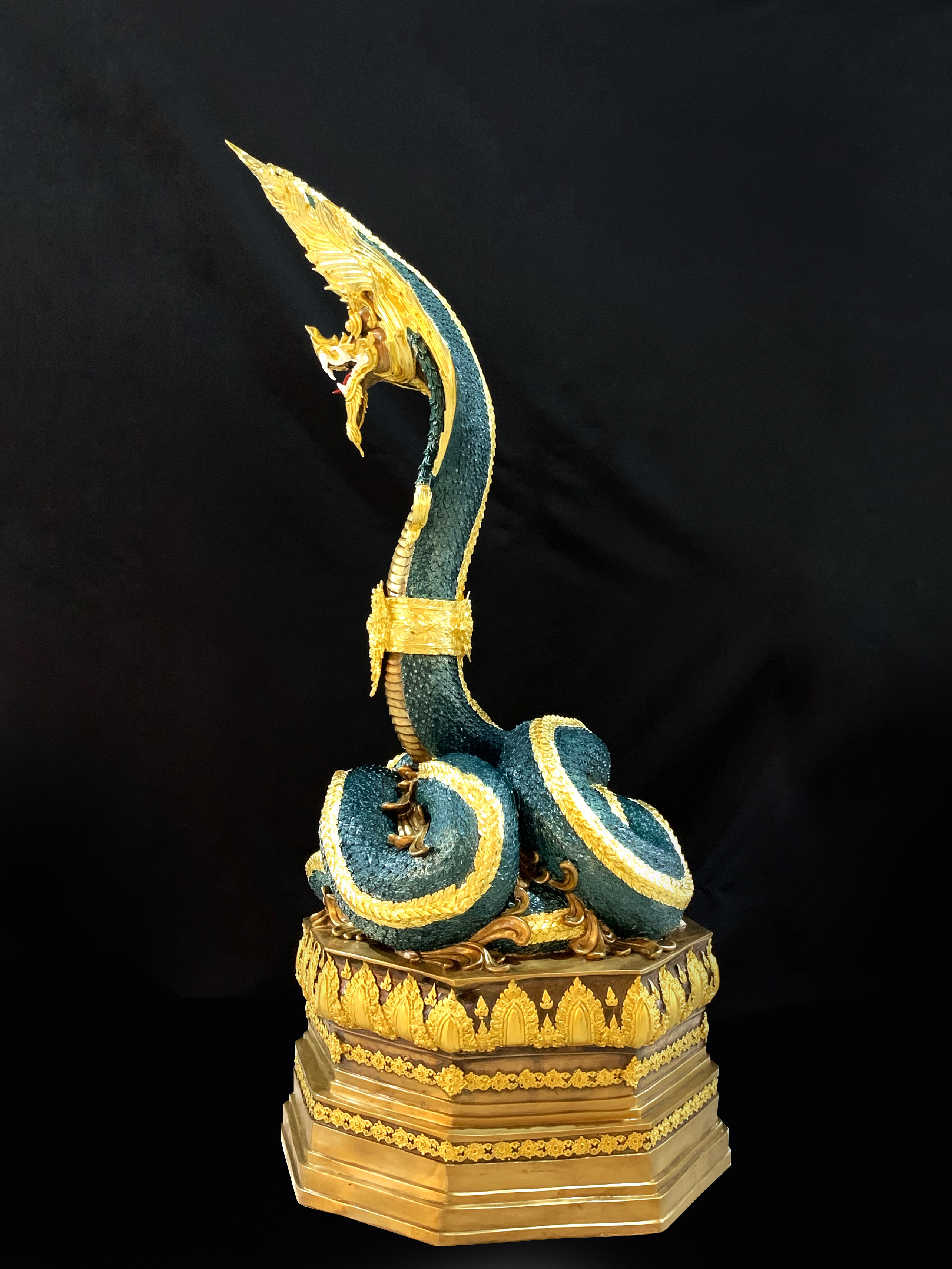 พญานาค สูง 159 cm.