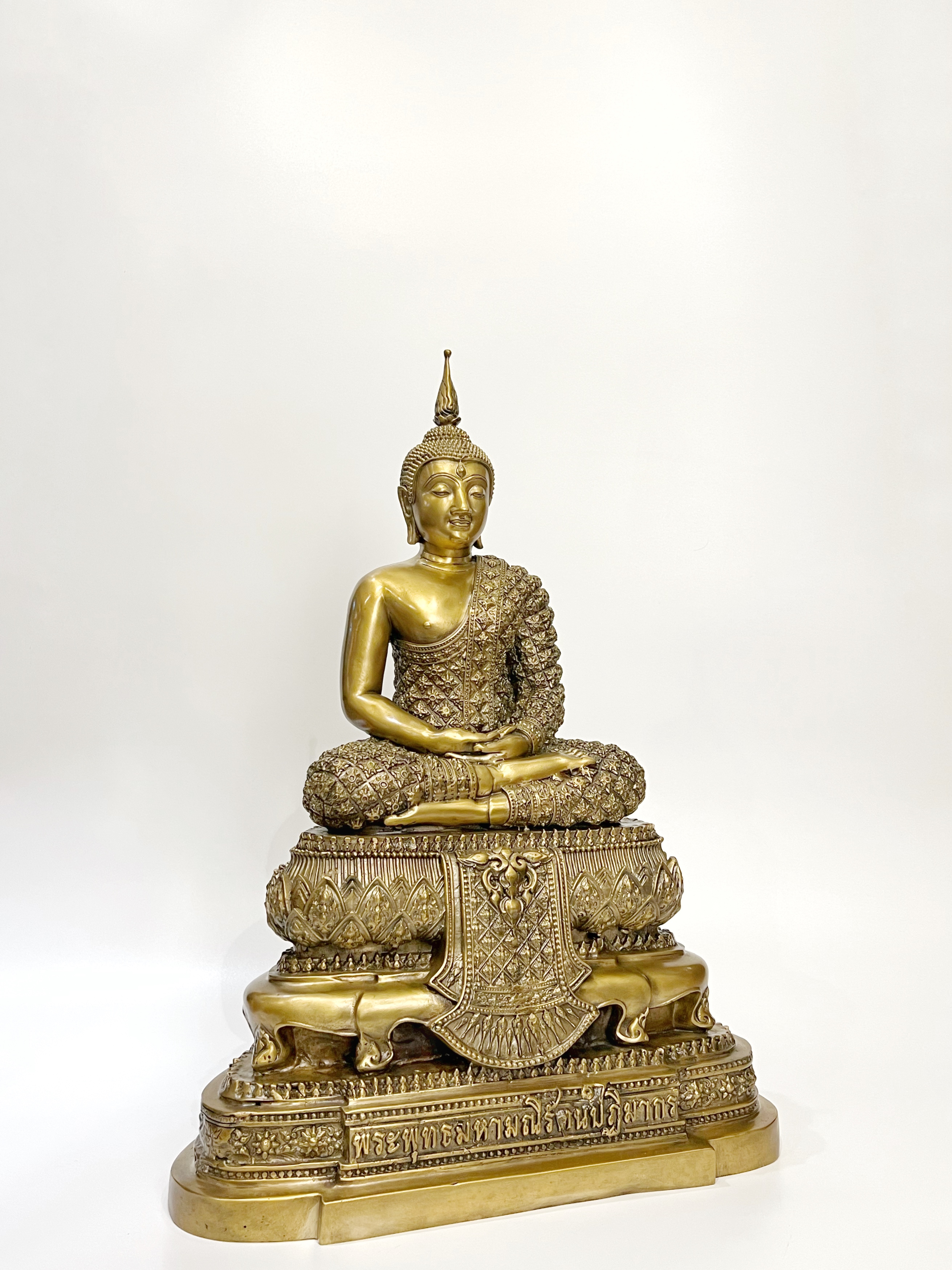 พระแก้วมรกต ทรงเครื่องฤดูฝน หน้าตัก 9 นิ้ว