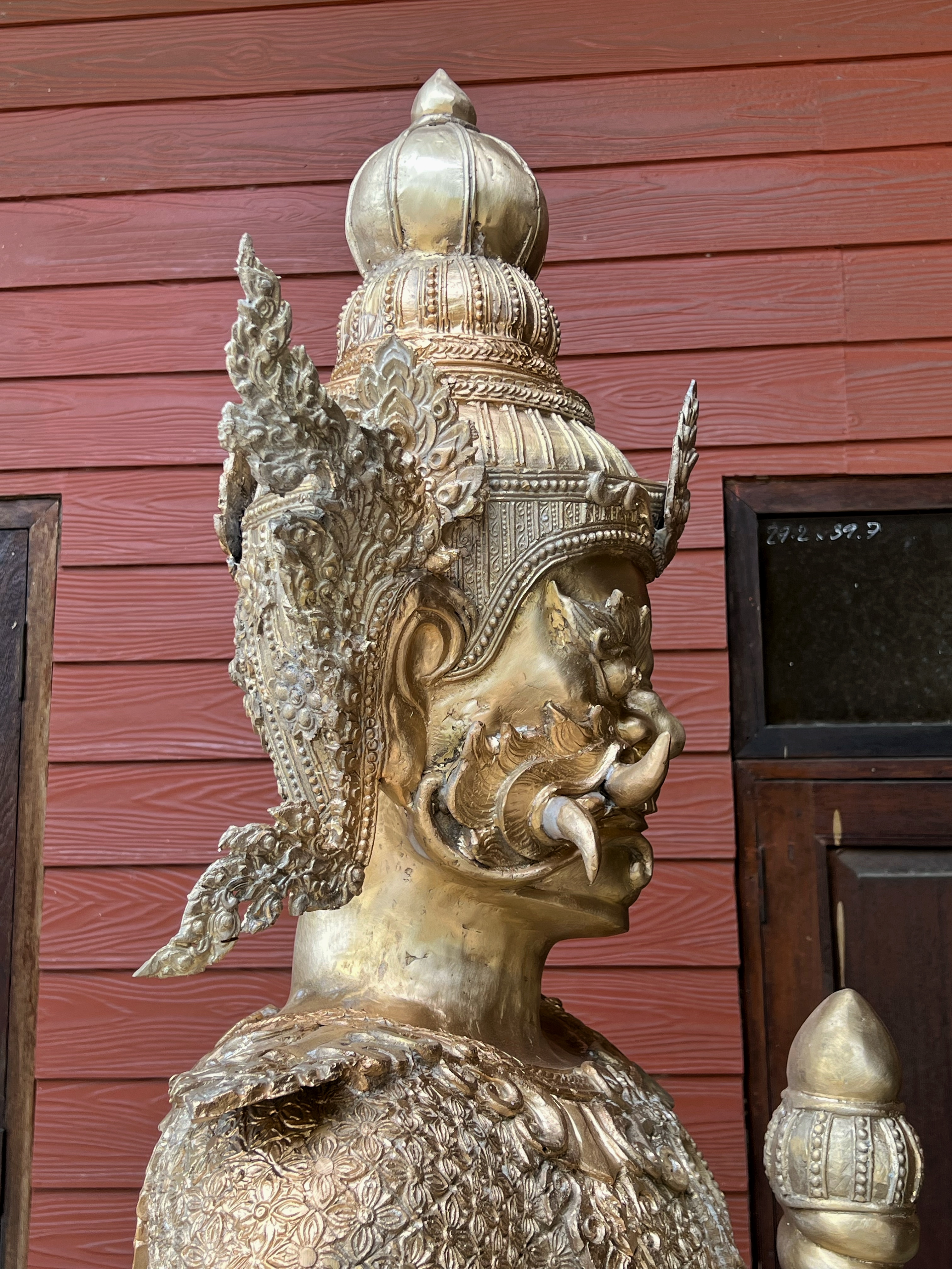 ท้าวเวสสุวรรณ ขนาดสูง 2.35 เมตร