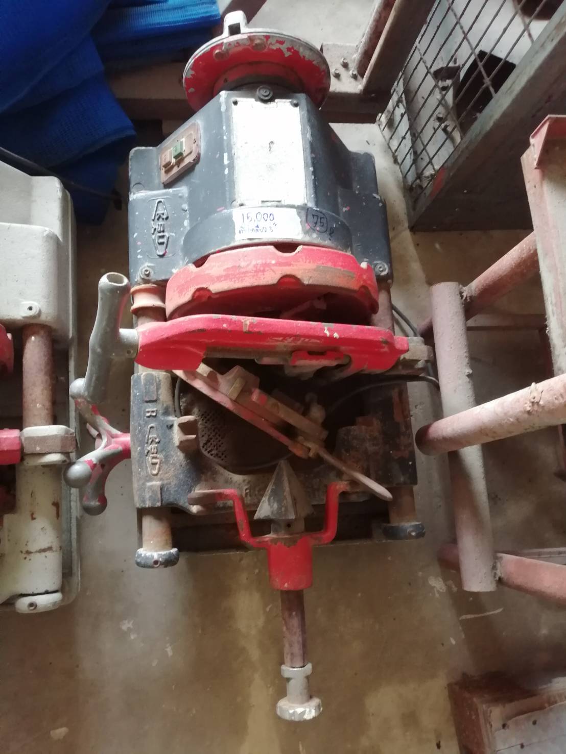 ต๊าปเกลียวไฟฟ้าตัวเล็ก