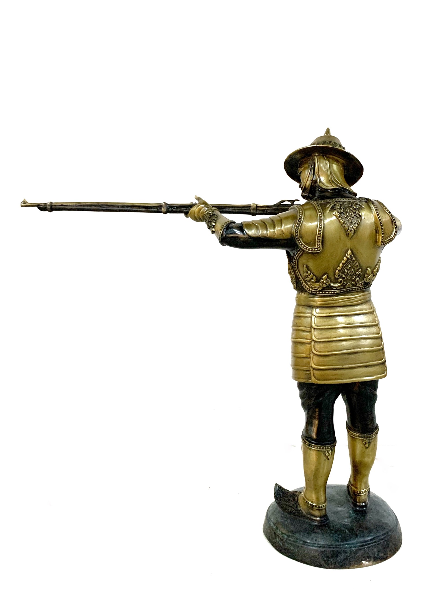 พระนเรศวรมหาราช ทรงพระแสงปืนต้น หน้าตัก 9 นิ้ว