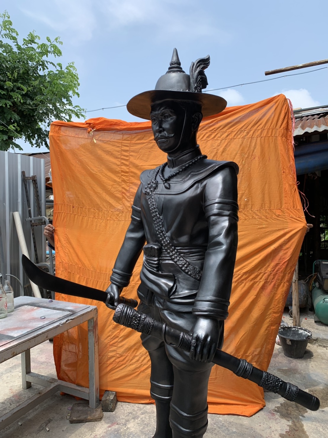 สมเด็จพระเจ้าตากสินมหาราช สูง 186 cm