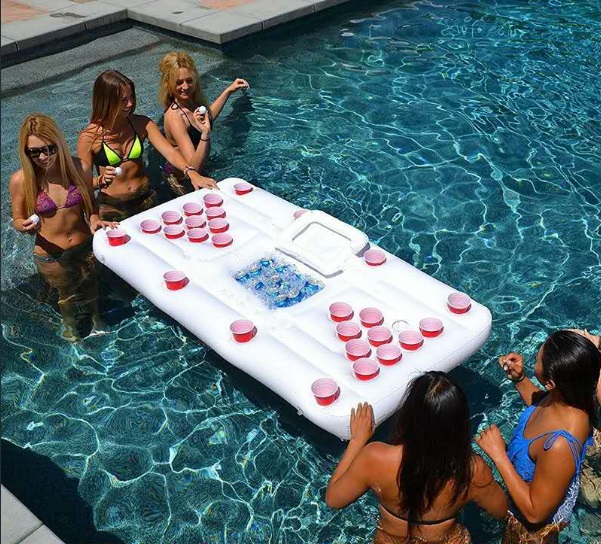 แพเป่าลมสำหรับเล่นเบียร์ปองลอยน้ำ พร้อมถังใส่น้ำแข็งตรงกลาง Inflatable Beerpong Pool Float With Ice Bucket Cooler