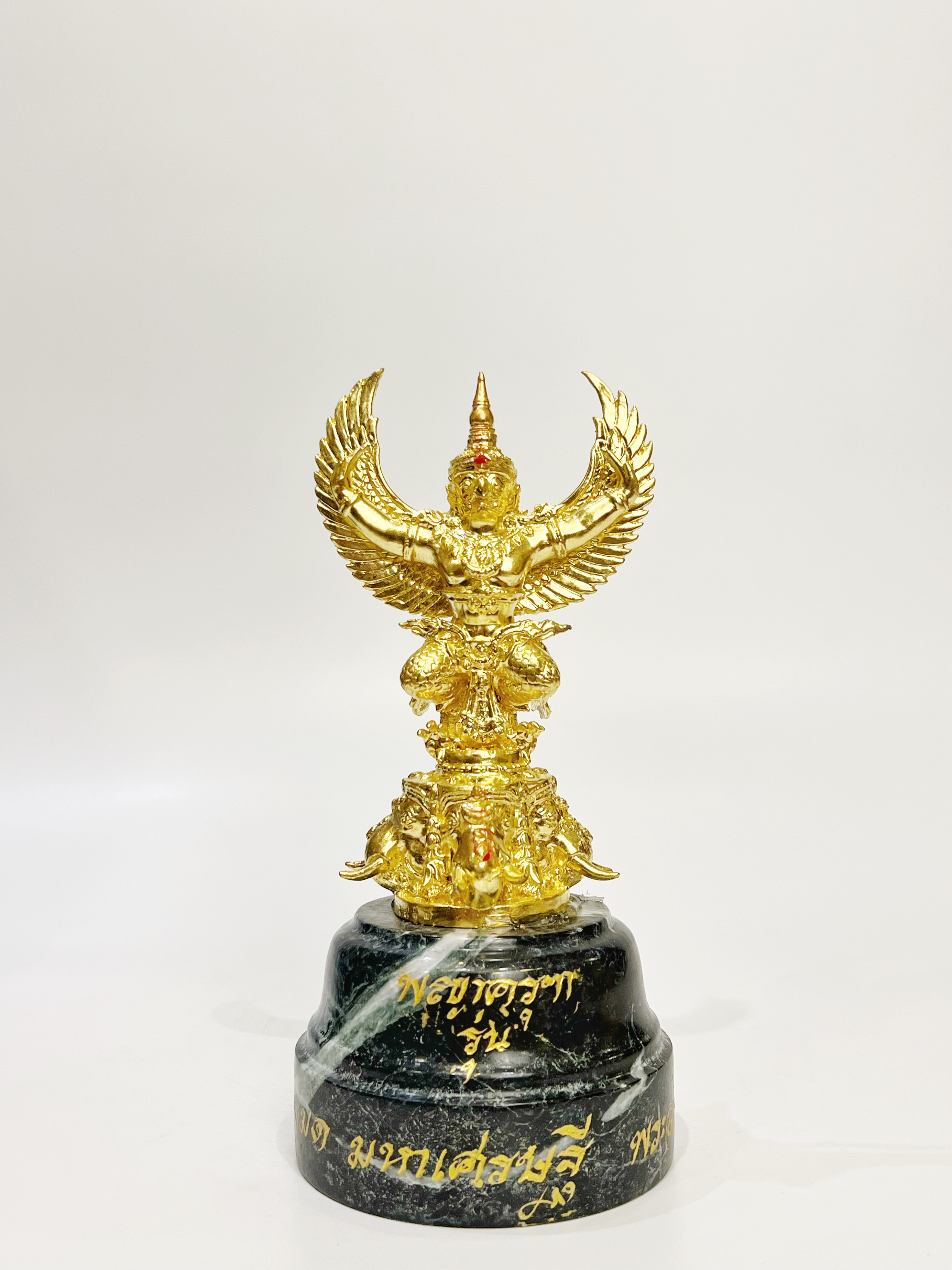 พญาครุฑ องค์บูชา รุ่น มหาเศรษฐี สูง 8 นิ้ว (ขนาดกลาง) พร้อมฐานมะค่า