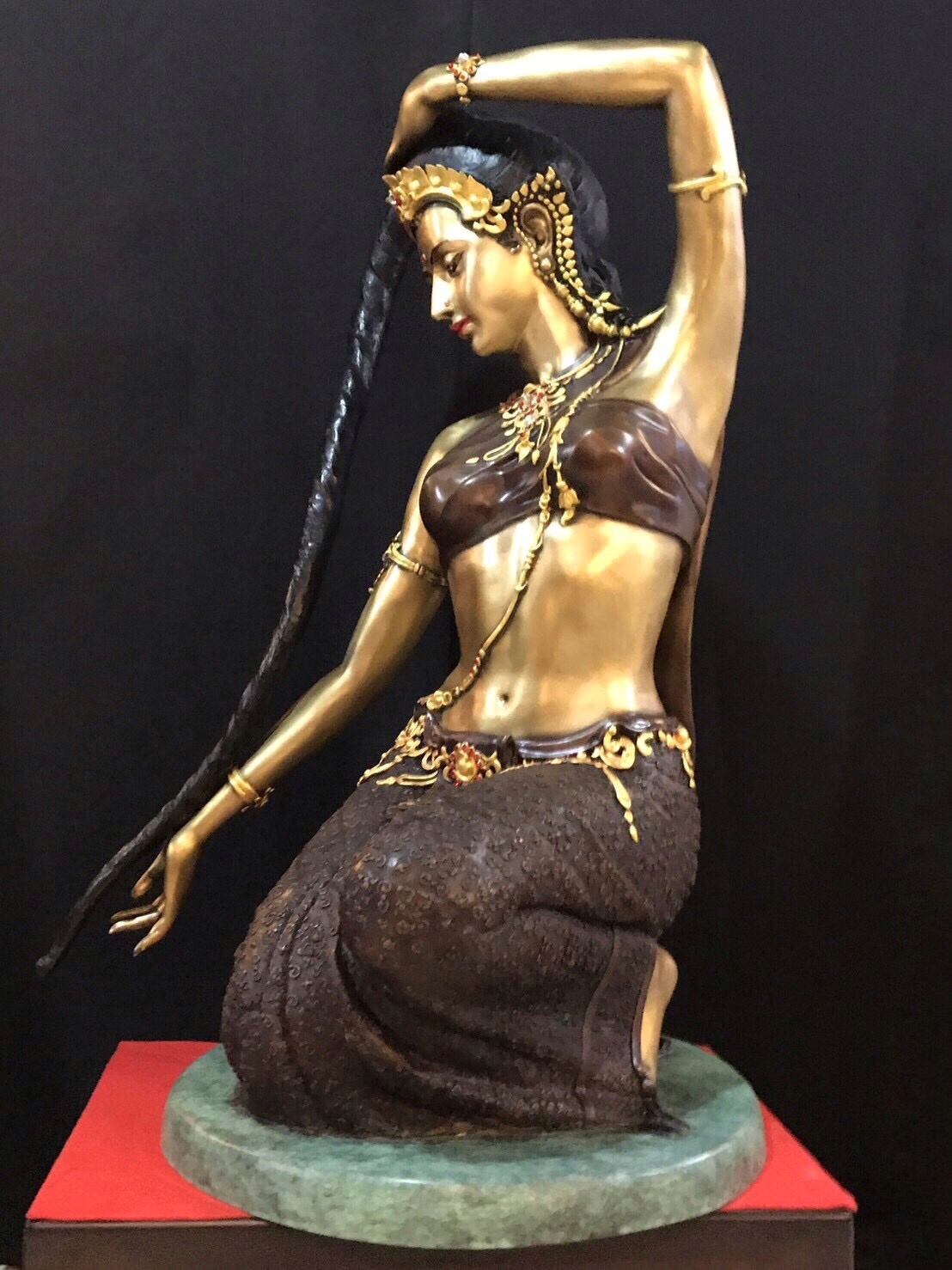 พระแม่ธรณีบีบมวยผม หน้าตัก 30 นิ้ว