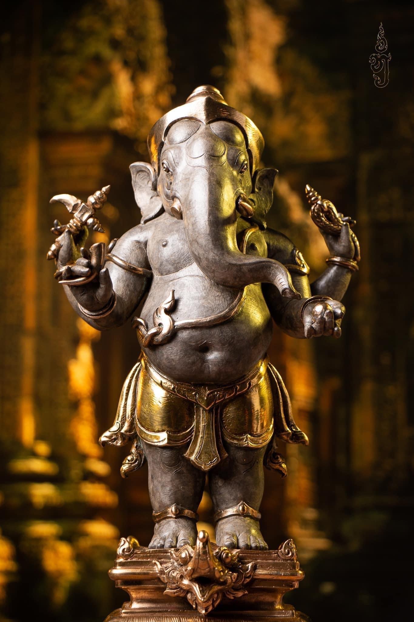 ปิด : ผลงาน "พระวินายักจตุรถีคเณศวร์" เทวรูปสรงน้ำ