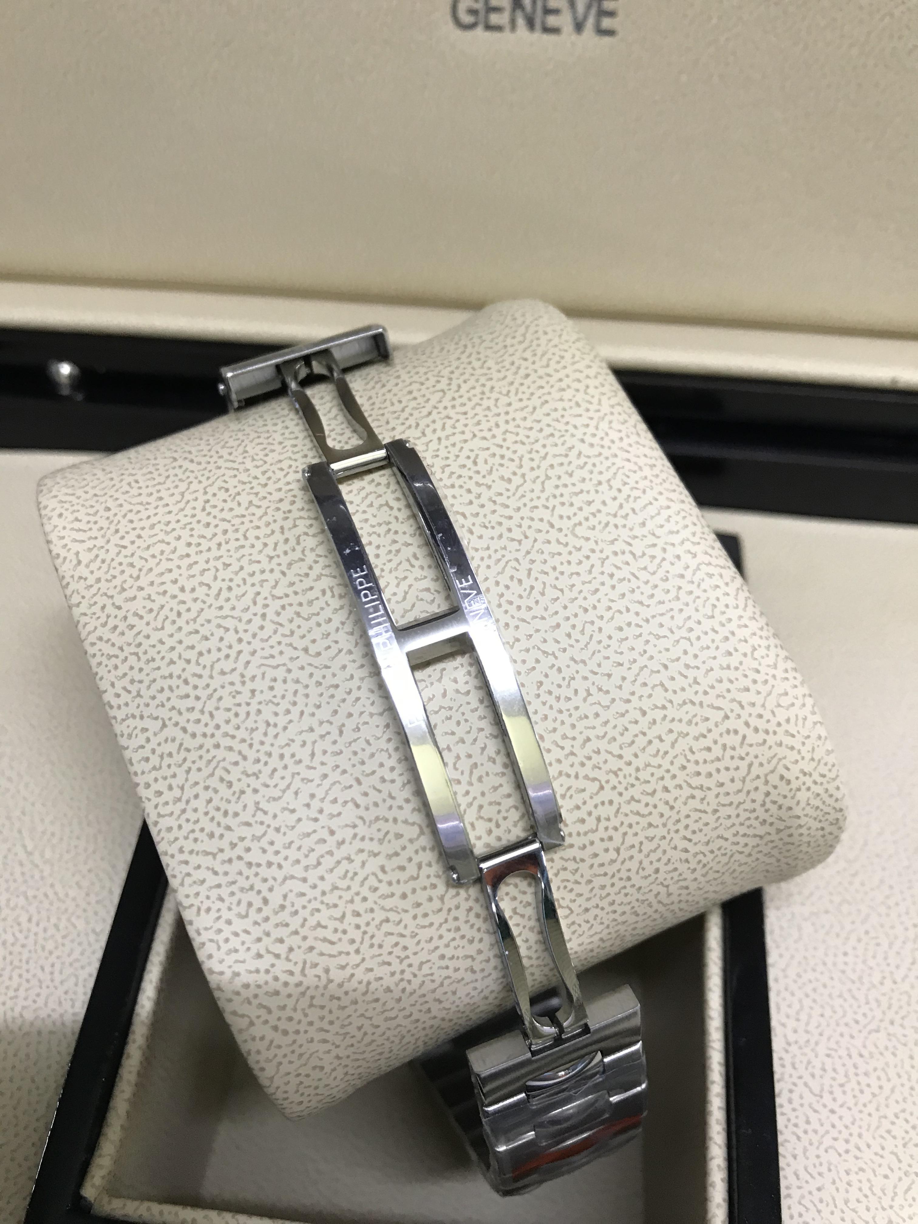 Patek Philippe Nautilus 5712/1A (Swiss)