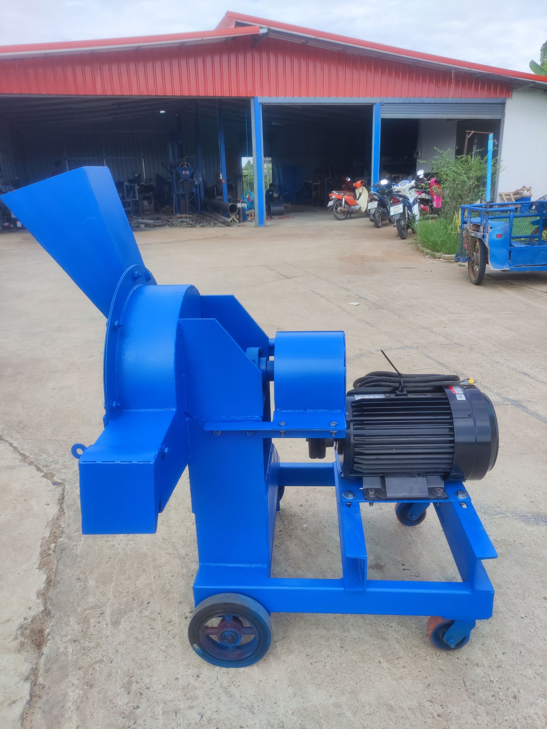 เครื่องสับกิ่งไม้ รุ่นใหม่ เครื่องพร้อมมอเตอร์ 10 เเรง ราคาประหยัด
