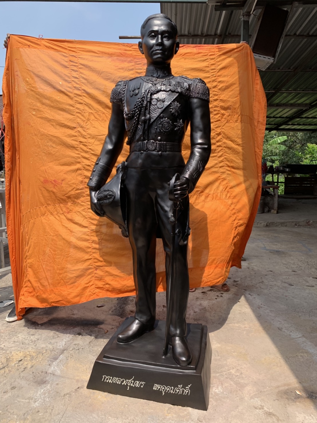 เสด็จเตี่ยกรมหลวงชุมพร สูง 180 cm