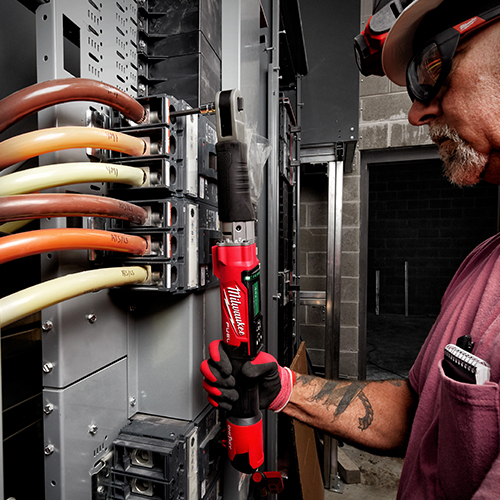 MILWAUKEE รุ่น M12 ONEFTR38-201C ประแจปอนด์ดิจิตอลไร้สายขนาด 3/8 นิ้ว แรงดัน 12V รวมเครื่องชาร์จและแบตเตอรี่ 12V@2.0AH x 1 ก้อน