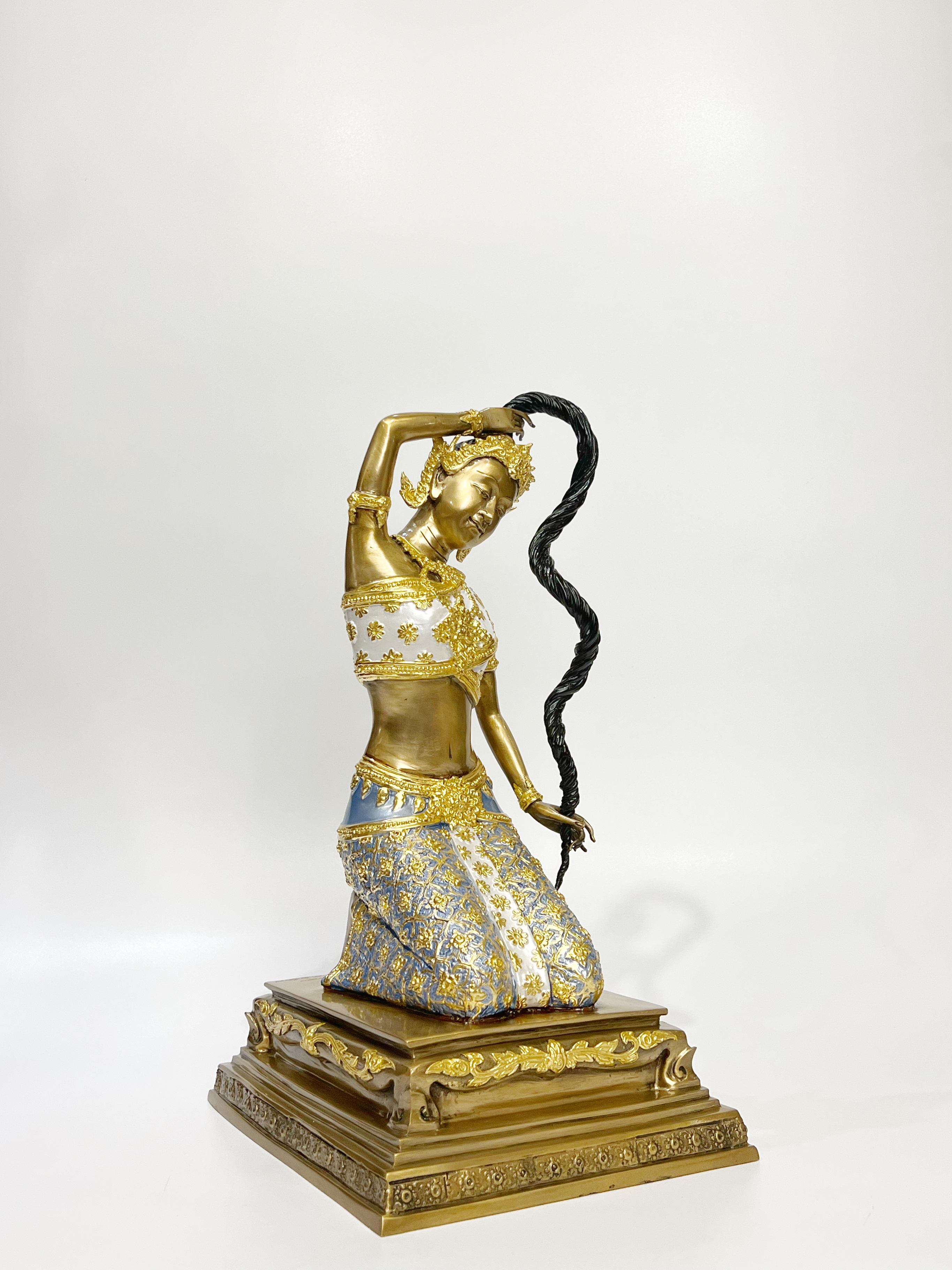 พระแม่ธรณีบีบมวยผม หน้าตัก 9 นิ้ว