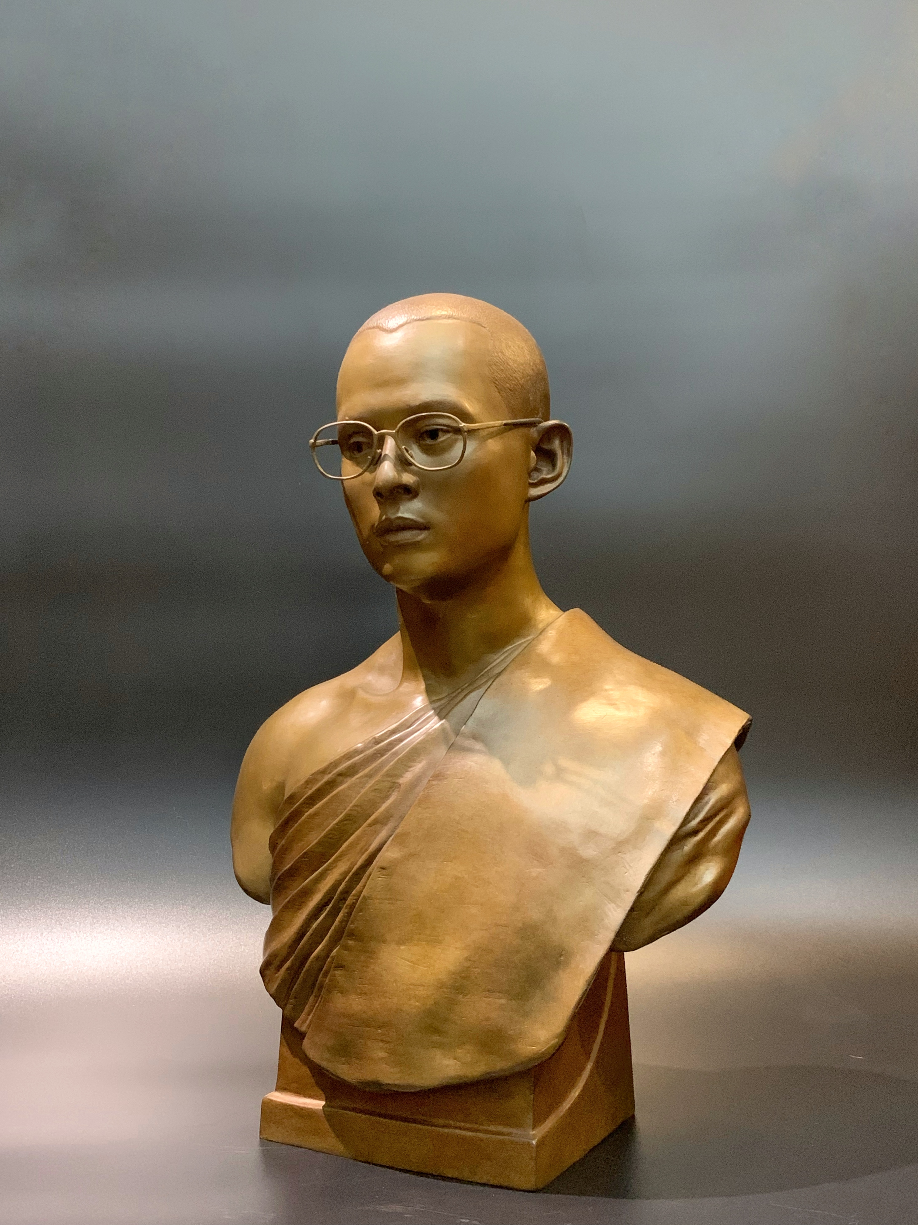 รัชกาลที่ 9 ทรงผนวช (องค์กลาง หมายเลข 35)