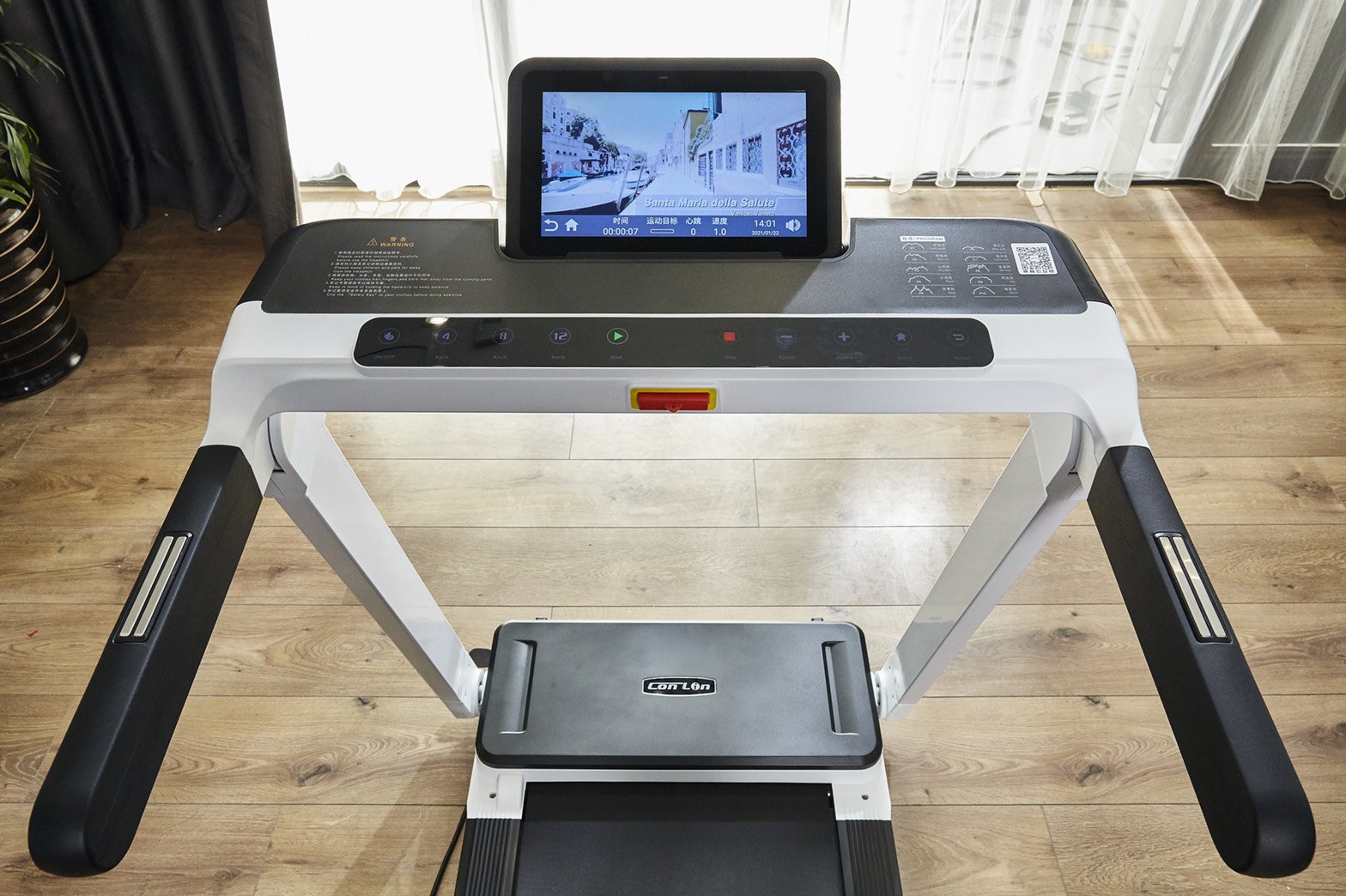 ลูวิ่งไฟฟ้ามอเตอร์3.5แรงม้า T60 Pro World master fitnessเล่น WiFi เชื่อมต่อinternetได้ มอเตอร์DC 3.5แรงม้า รองรับน้ำหนักผู้ใช้135KG