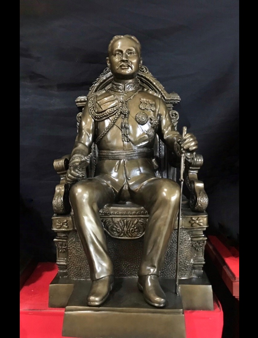 รัชกาลที่ 5 นั่งบัลลังก์ หน้าตัก 16 นิ้ว