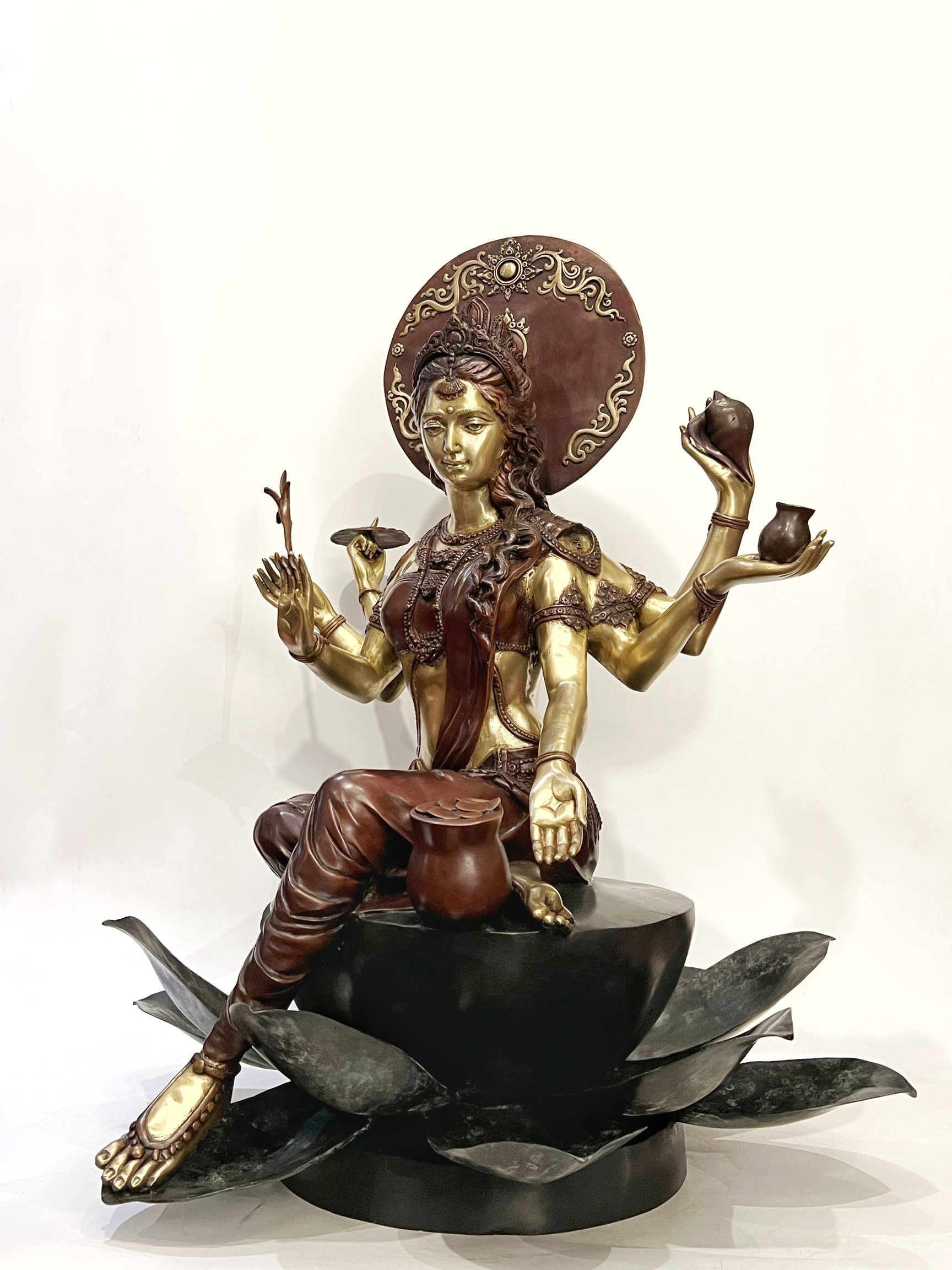 พระแม่ลักษมี หน้าตัก 16 นิ้ว