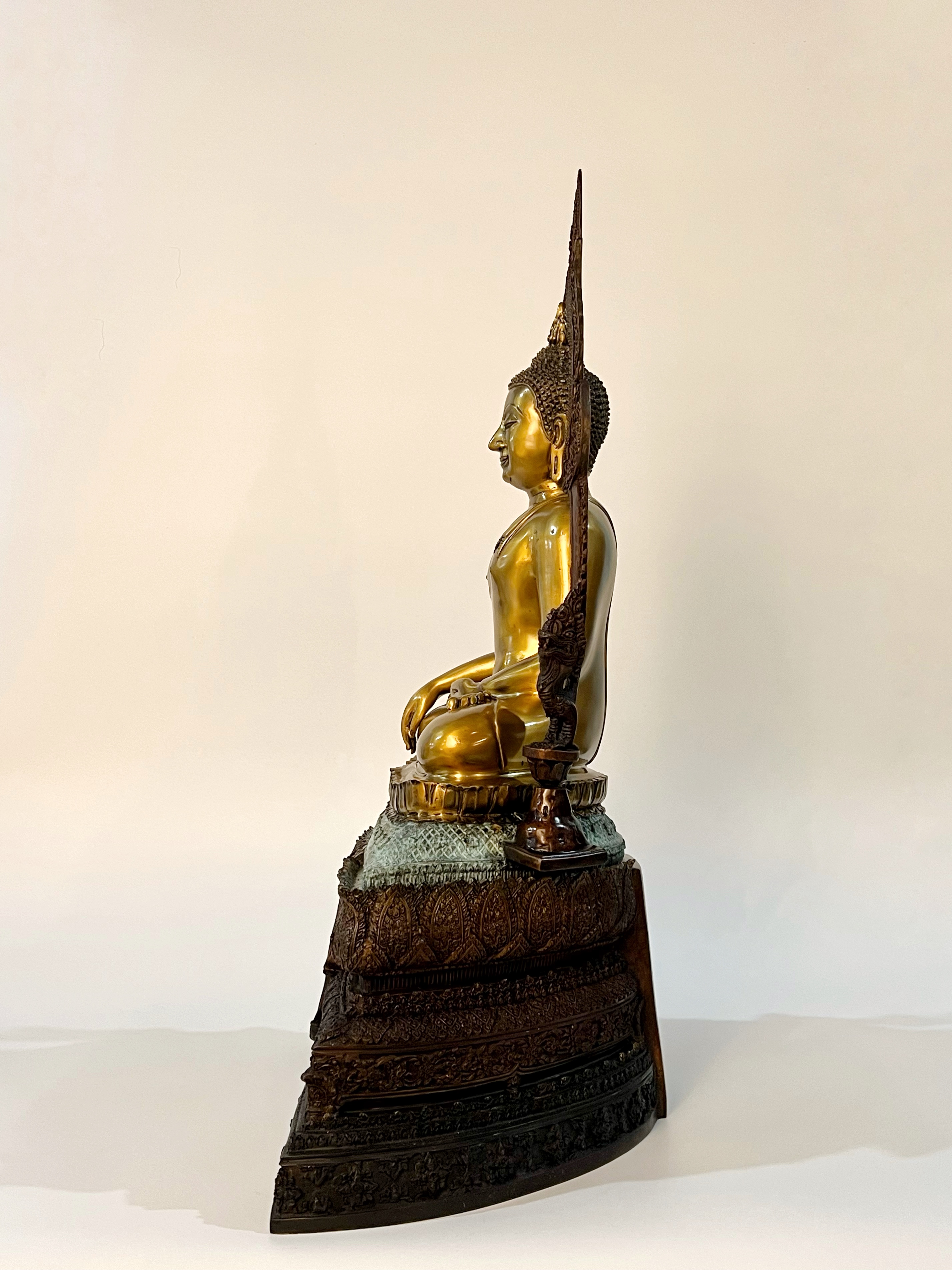 หลวงพ่อเพชร หน้าตัก 9 นิ้ว