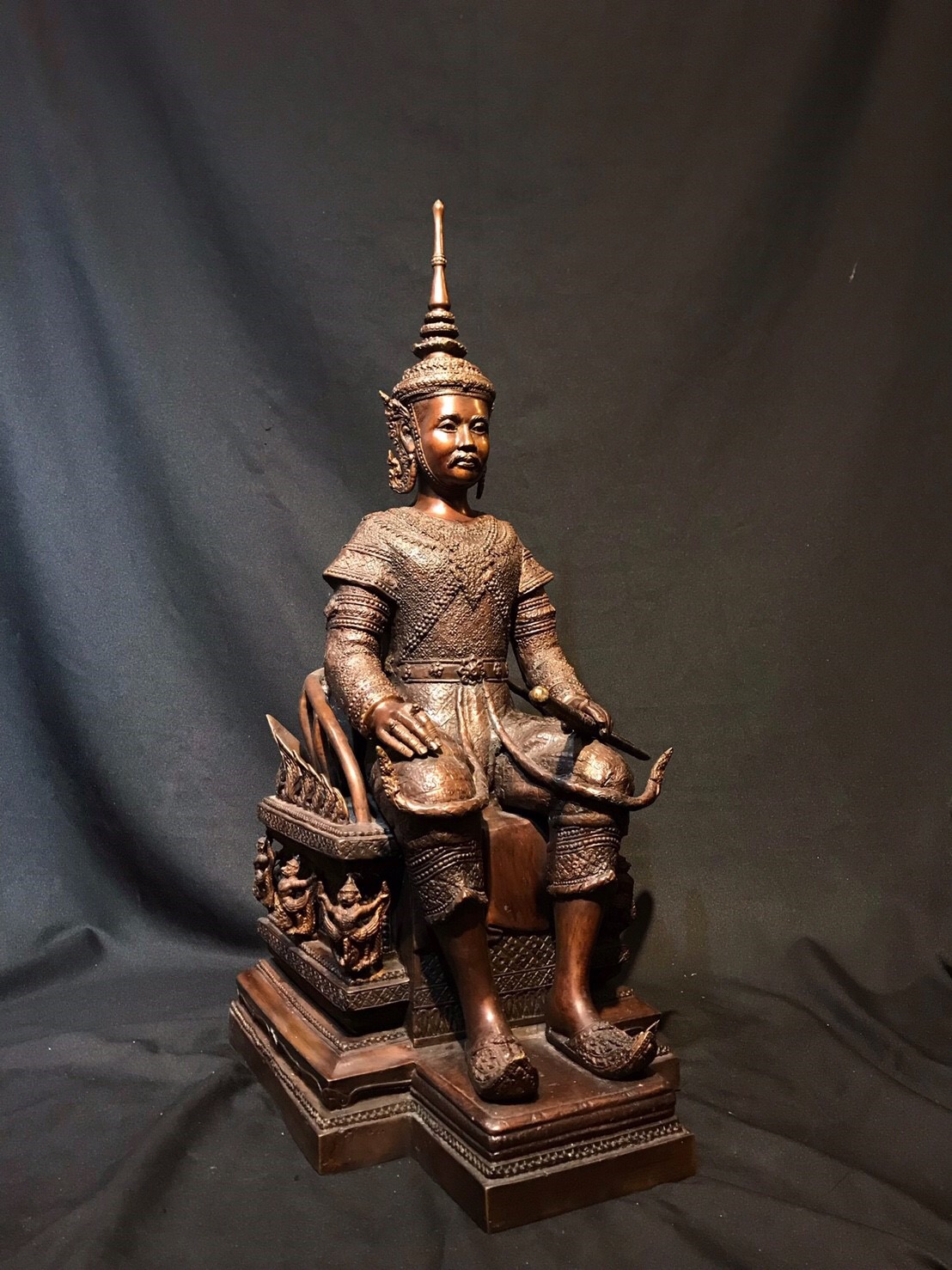 รัชกาลที่ 5 นั่งบัลลังก์ หน้าตัก 14 นิ้ว