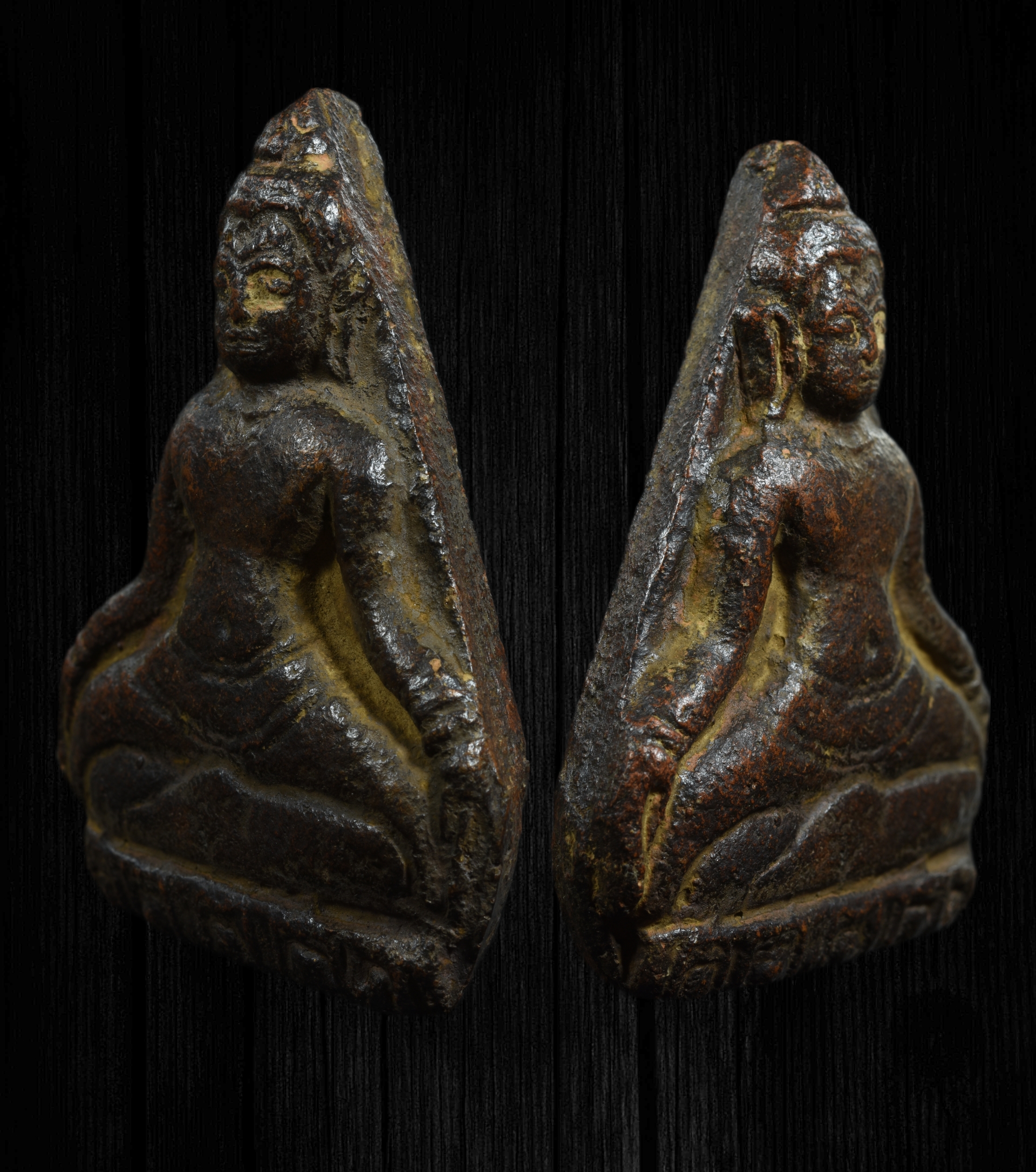 พระร่วงนั่งครองเมือง เนื้อดินเผา องค์ใหญ่