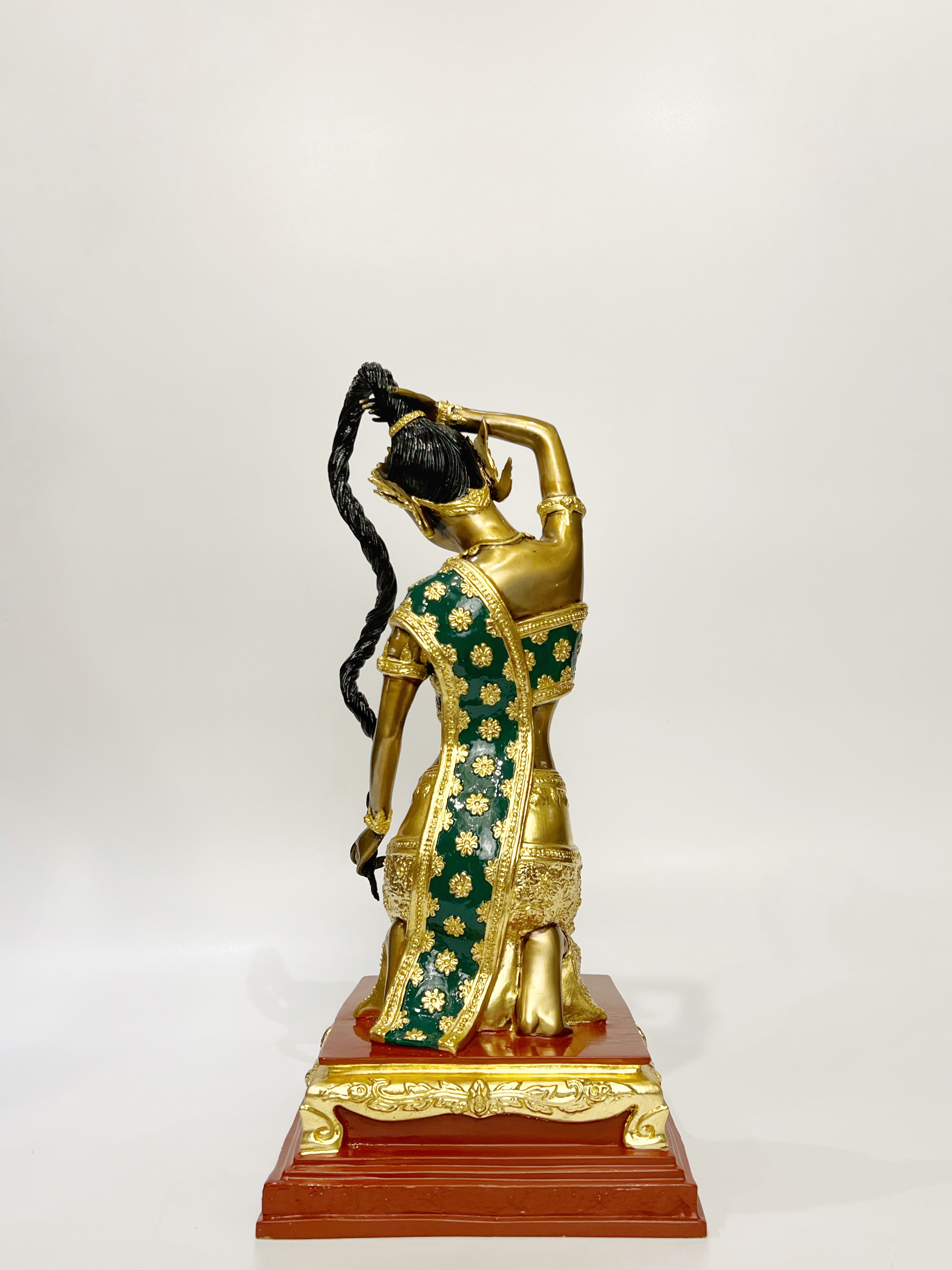 พระแม่ธรณีบีบมวยผม หน้าตัก 9 นิ้ว