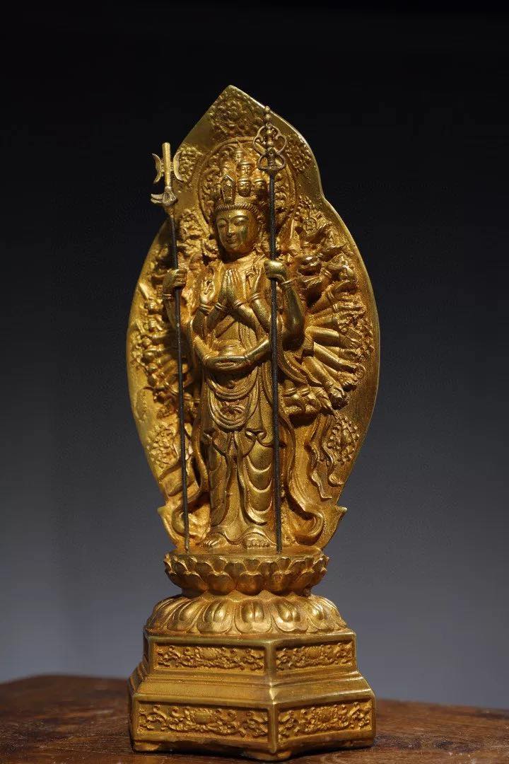 Pre-Order : พระโพธิสัตว์กวนอิม เจ้าแม่กวนอิม ปางพันมือ สูง 30 cm