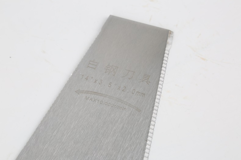 ใบมีดตัดหญ้าฟันเลื่อย ทรงมะละกอ 14 นิ้ว